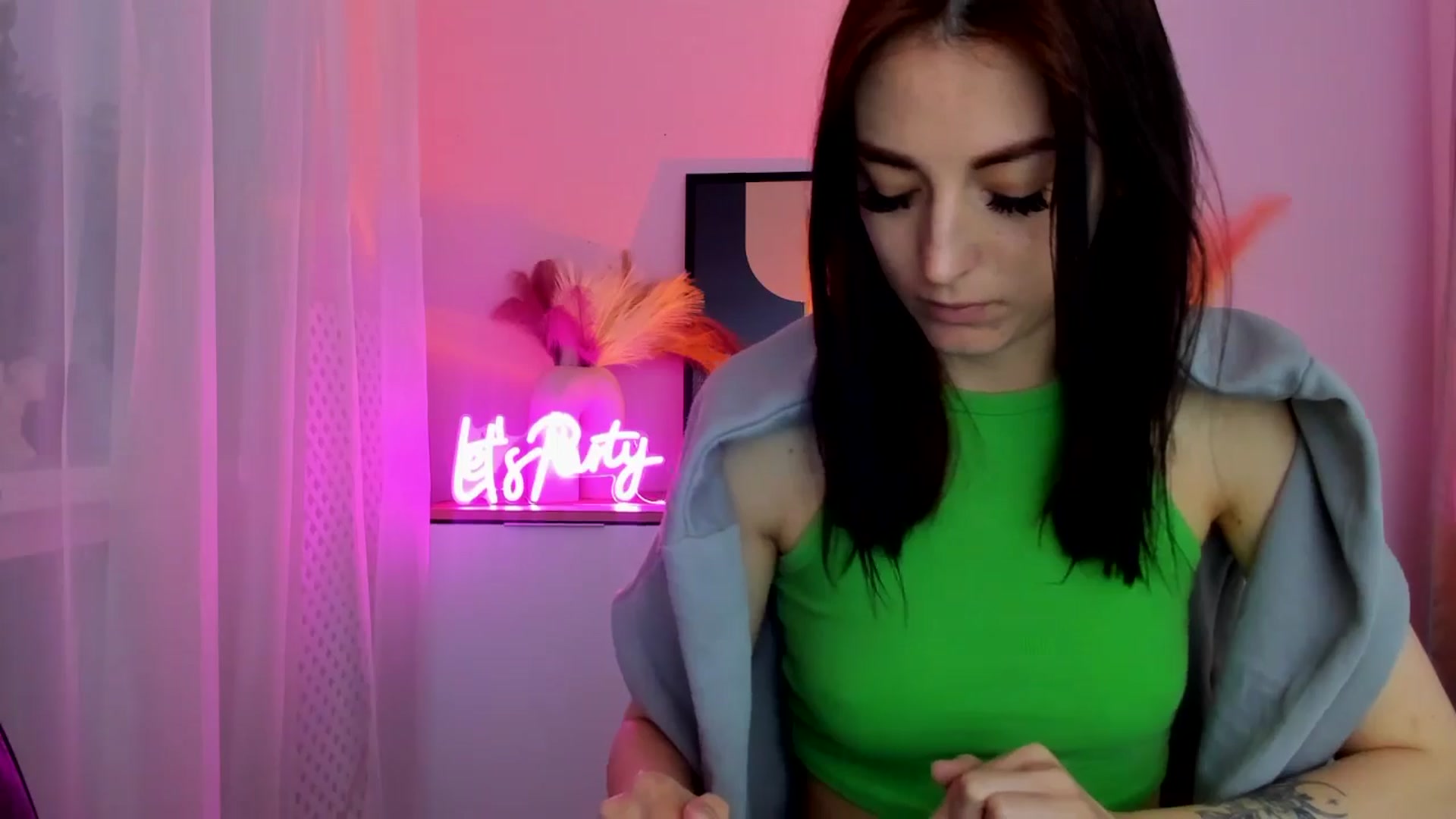 Gallery image thumbnail from KiiraDream's myfreecams stream on, 04/29/2025, 10:32 image 11 of 20
