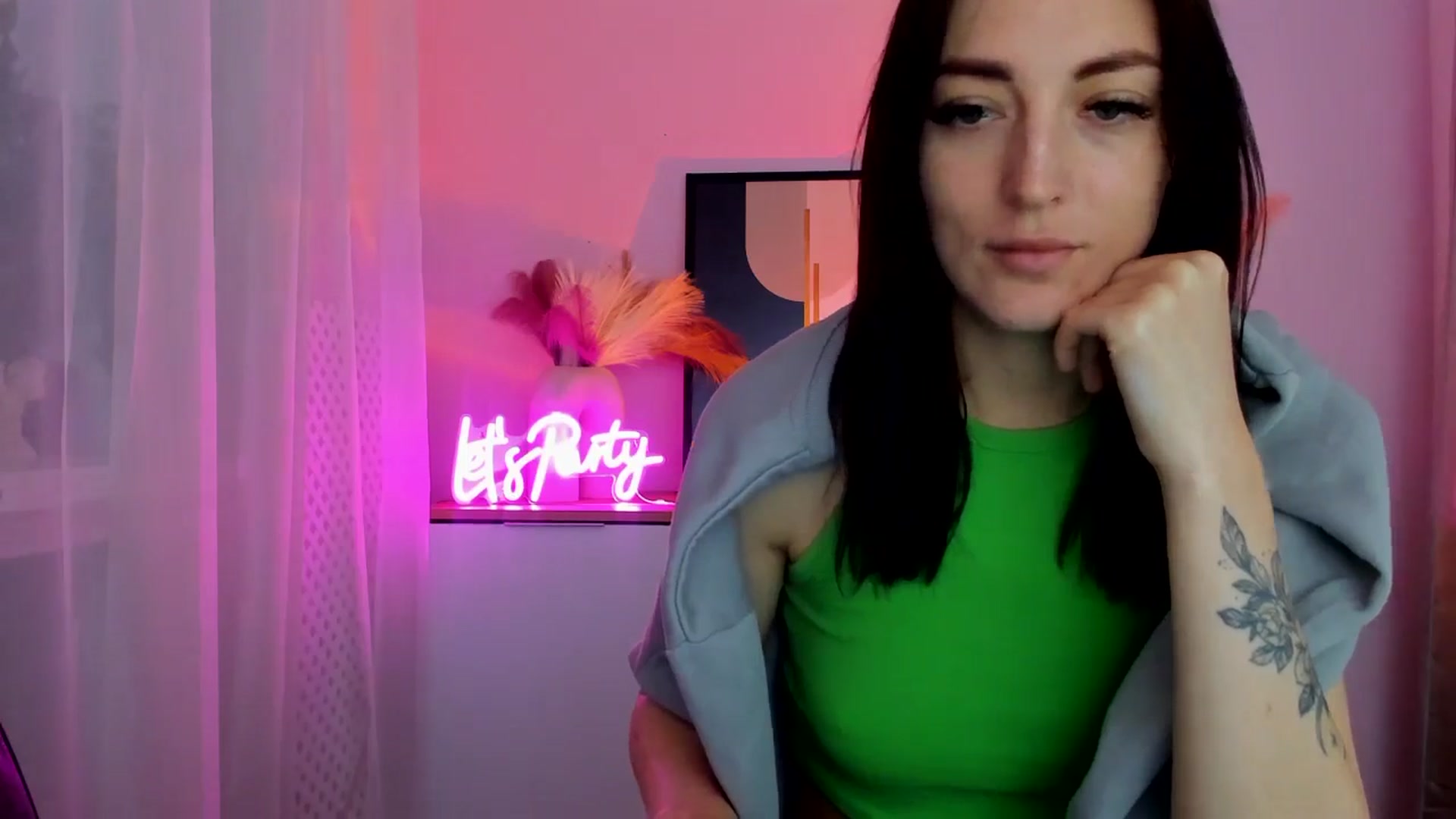 Gallery image thumbnail from KiiraDream's myfreecams stream on, 04/29/2025, 10:32 image 14 of 20