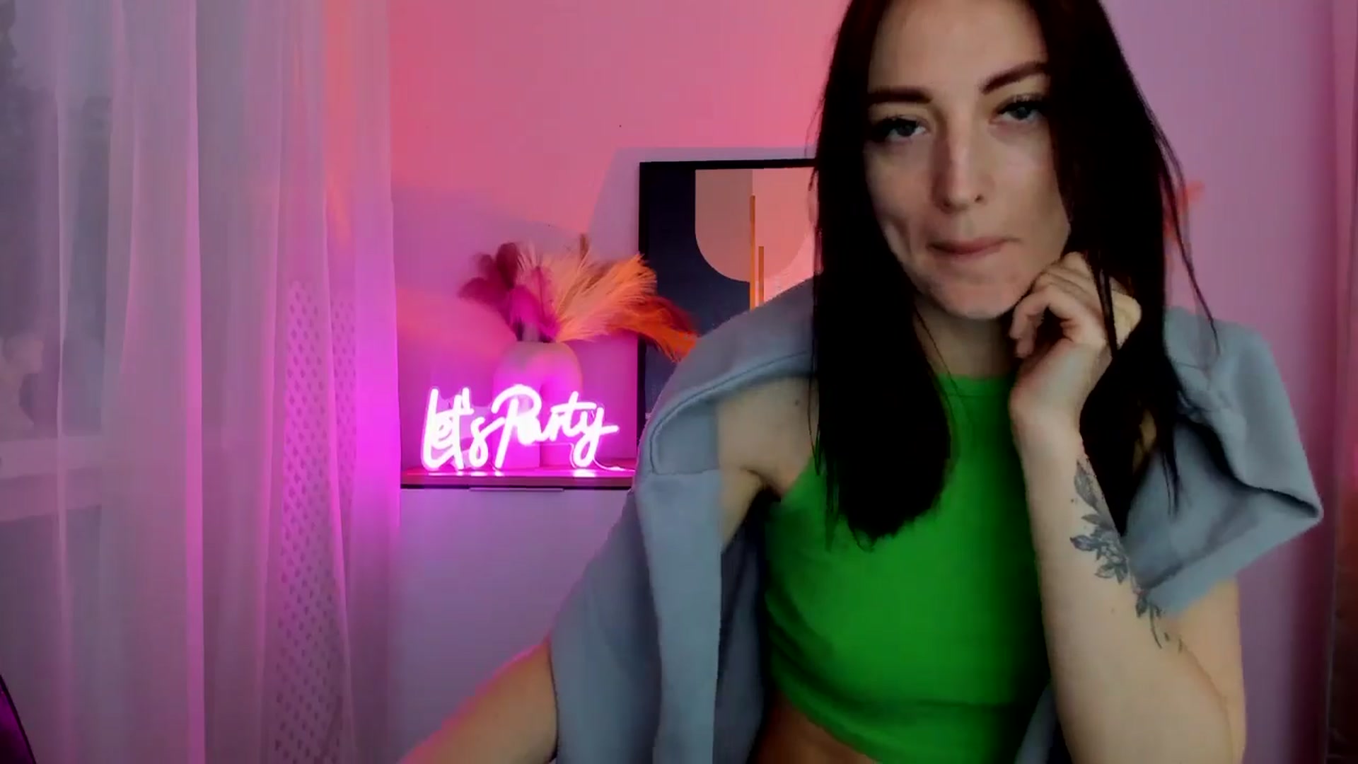 Gallery image thumbnail from KiiraDream's myfreecams stream on, 04/29/2025, 10:32 image 9 of 20