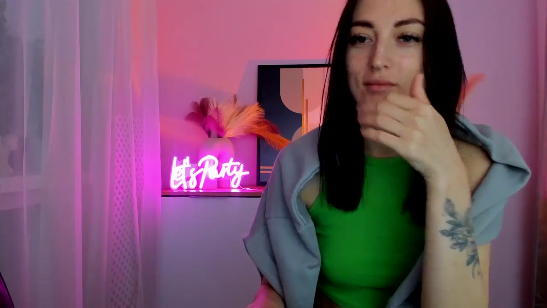Gallery image thumbnail from KiiraDream's myfreecams stream on, 04/29/2025, 10:32 image 15 of 20