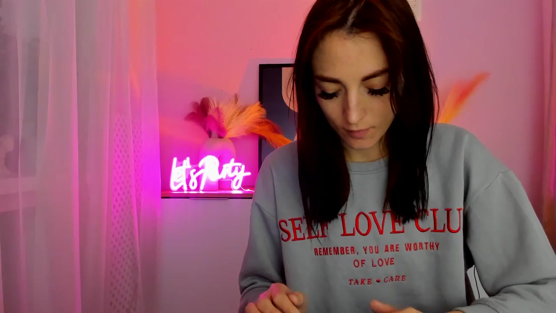Gallery image thumbnail from KiiraDream's myfreecams stream on, 04/29/2025, 12:42 image 7 of 20