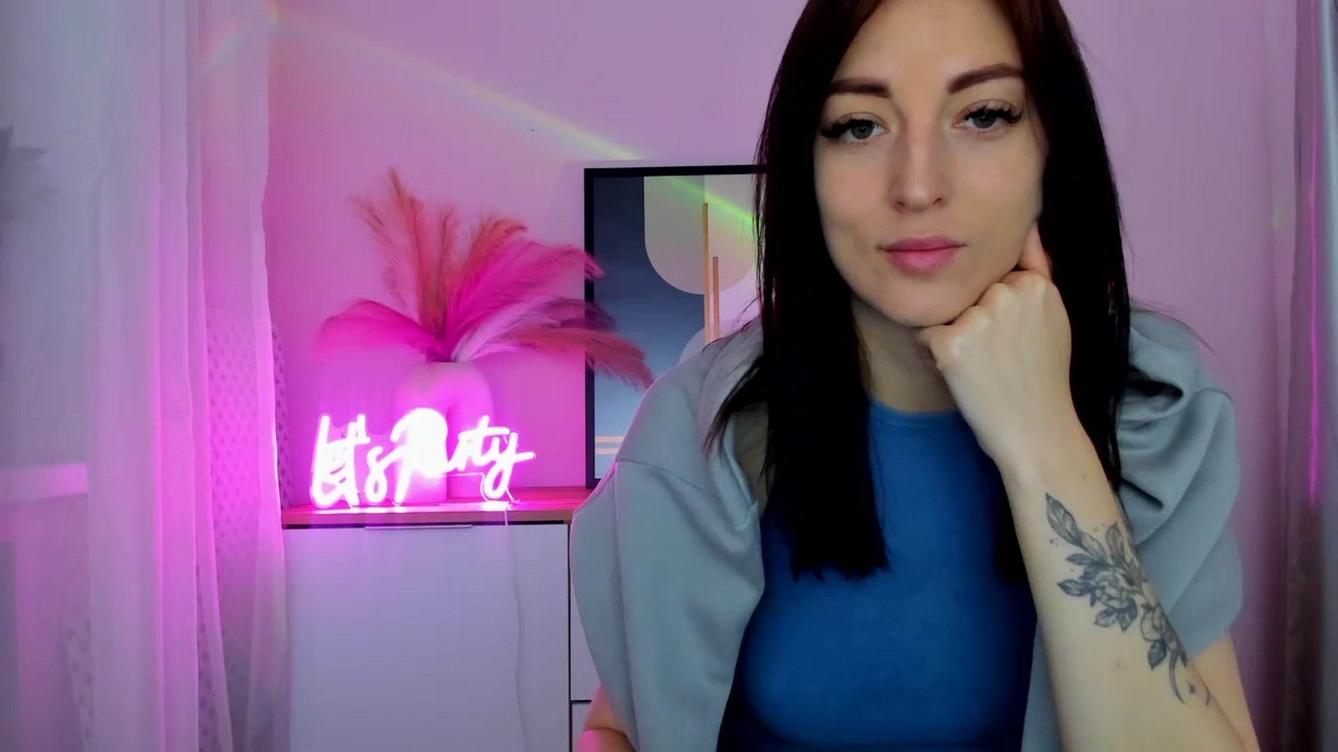 Gallery image thumbnail from KiiraDream's myfreecams stream on, 04/30/2025, 08:27 image 10 of 20