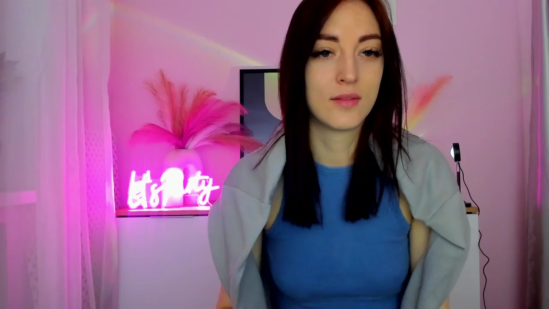 Gallery image thumbnail from KiiraDream's myfreecams stream on, 04/30/2025, 08:27 image 7 of 20