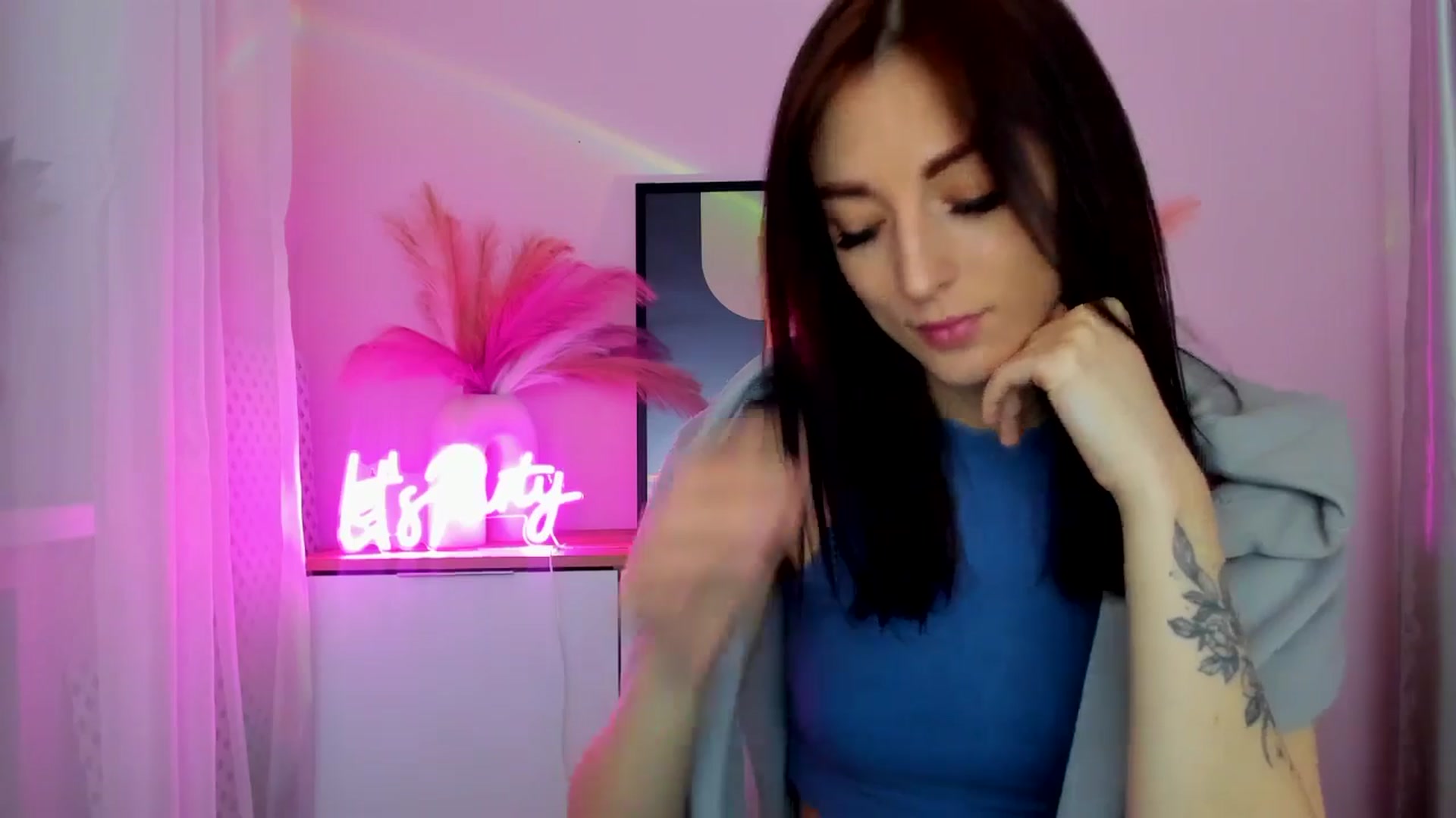 Gallery image thumbnail from KiiraDream's myfreecams stream on, 04/30/2025, 08:27 image 19 of 20