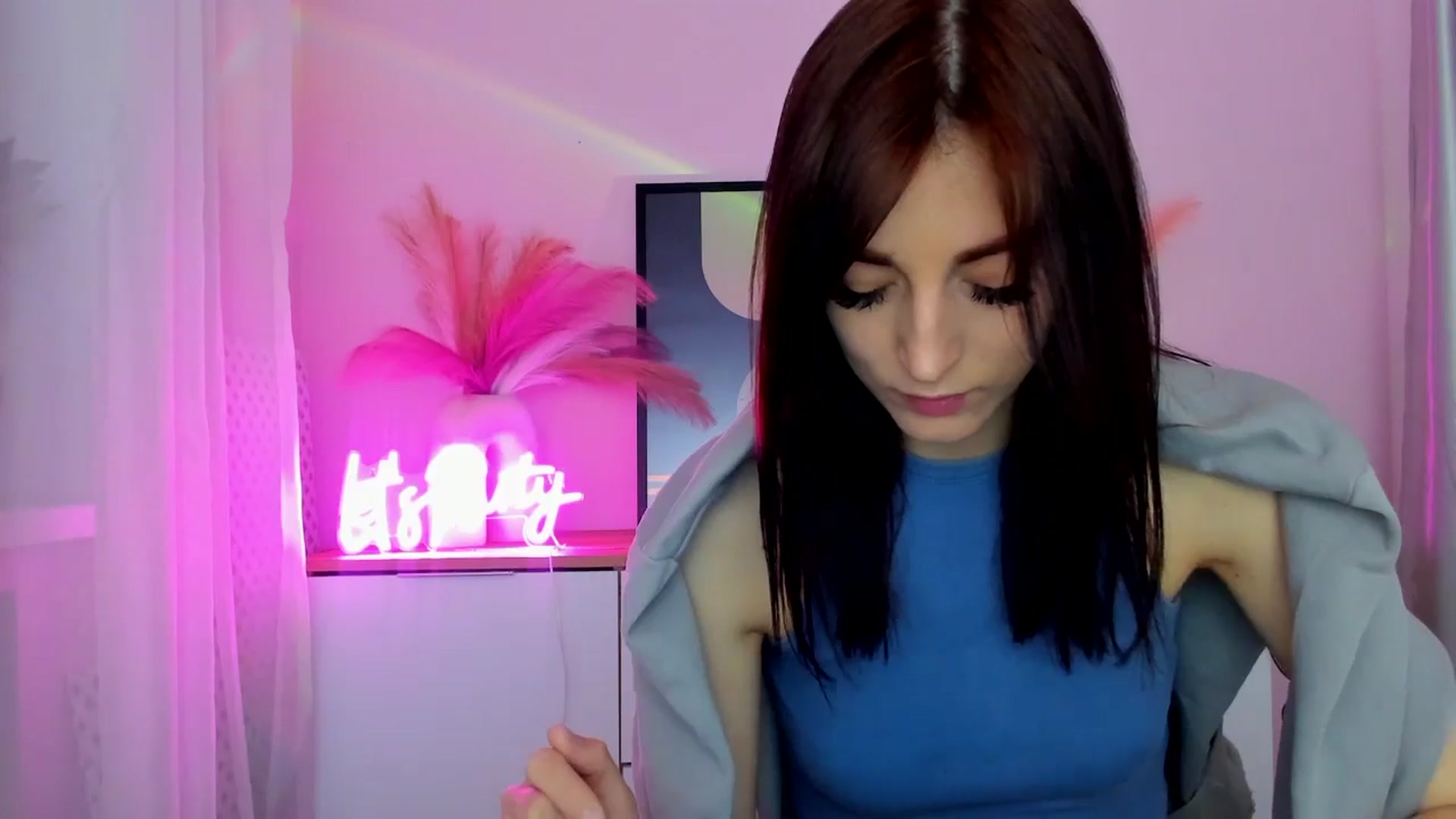 Gallery image thumbnail from KiiraDream's myfreecams stream on, 04/30/2025, 08:27 image 12 of 20