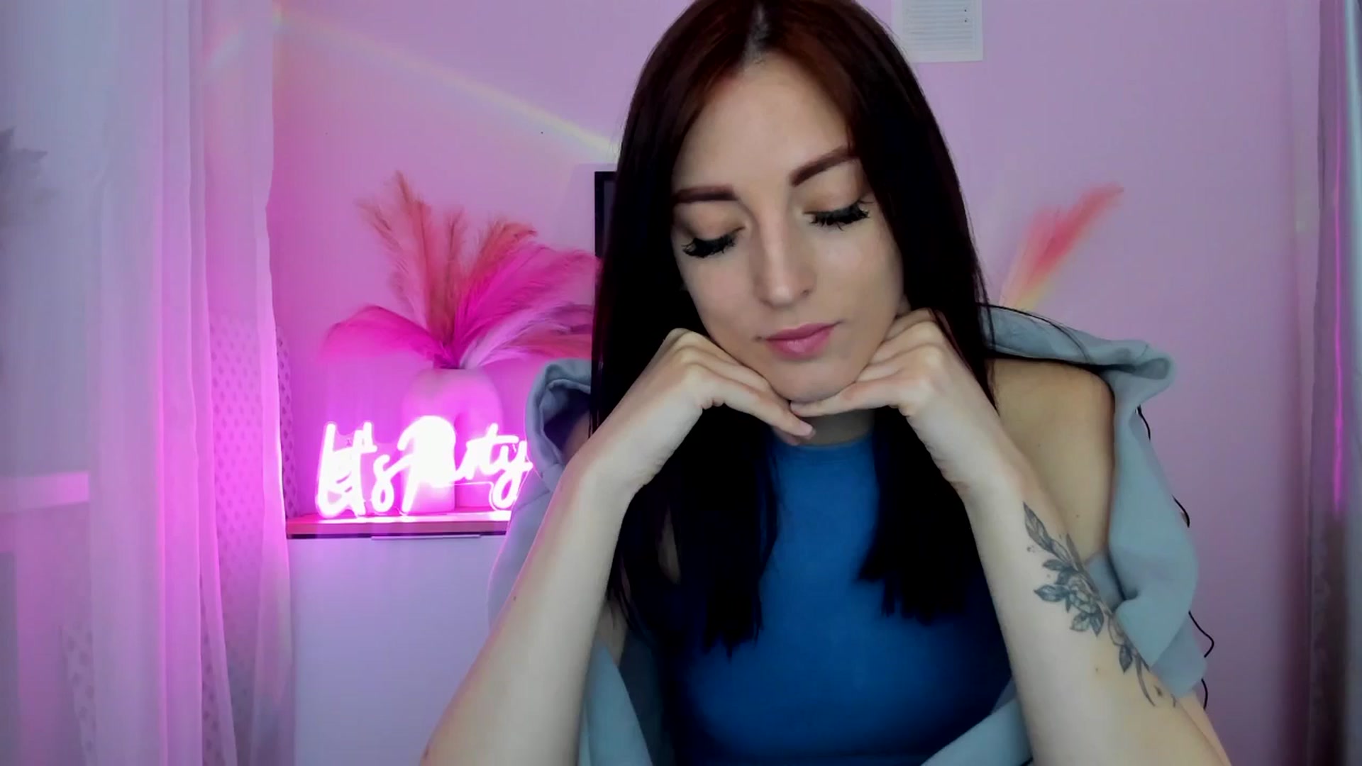 Gallery image thumbnail from KiiraDream's myfreecams stream on, 04/30/2025, 09:10 image 18 of 20