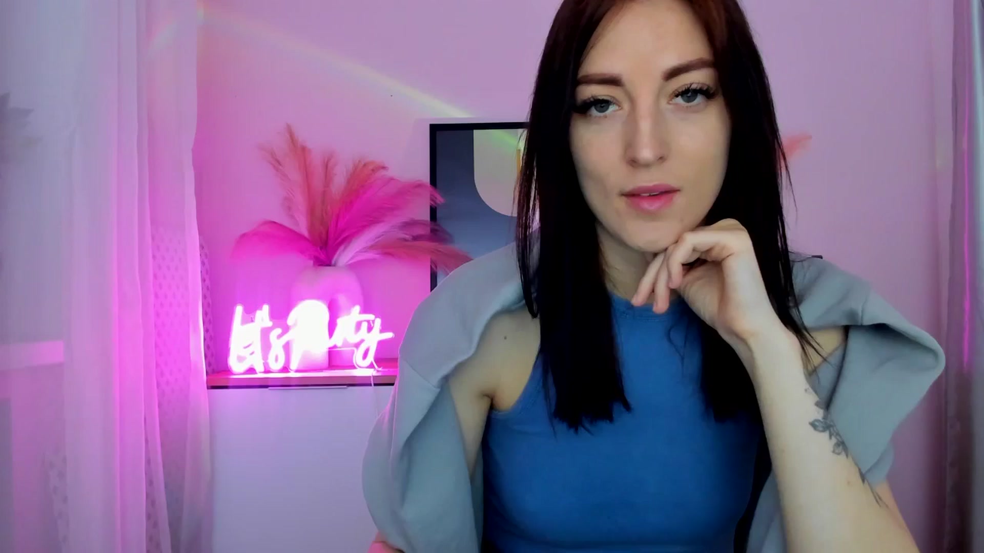 Gallery image thumbnail from KiiraDream's myfreecams stream on, 04/30/2025, 09:10 image 1 of 20