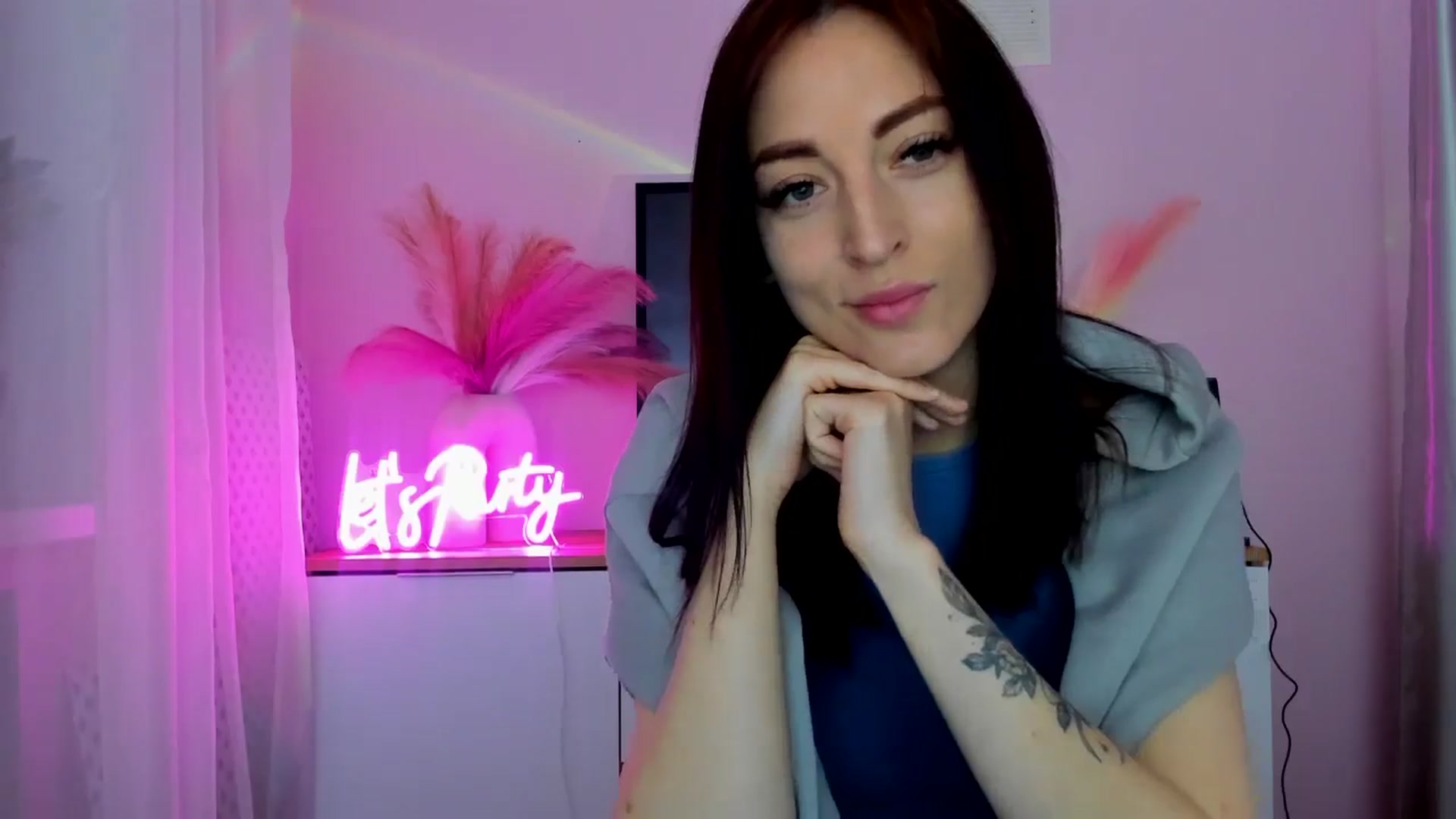 Gallery image thumbnail from KiiraDream's myfreecams stream on, 04/30/2025, 09:10 image 15 of 20