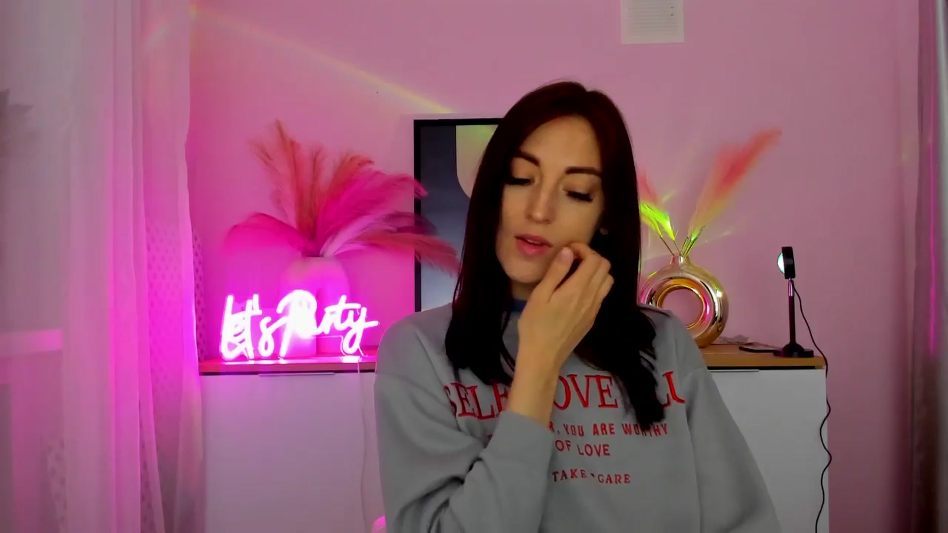 Gallery image thumbnail from KiiraDream's myfreecams stream on, 04/30/2025, 10:31 image 14 of 20