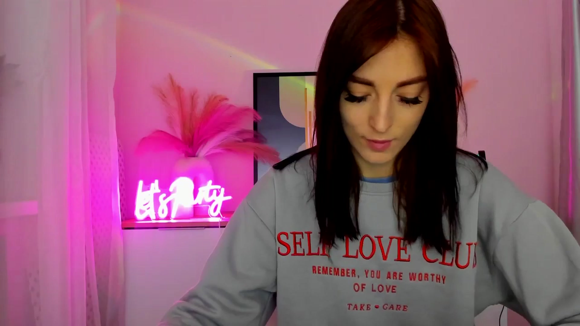 Gallery image thumbnail from KiiraDream's myfreecams stream on, 04/30/2025, 10:31 image 8 of 20
