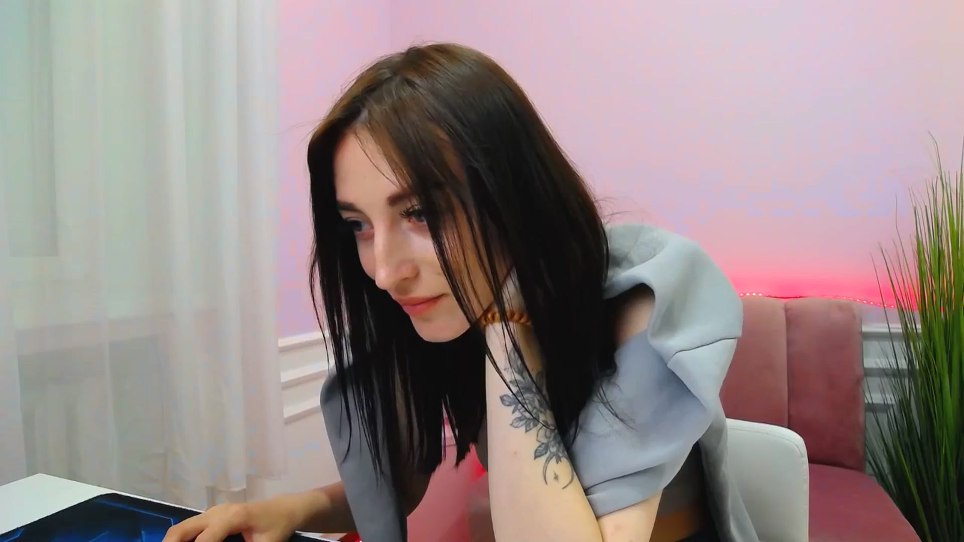 Gallery image thumbnail from KiiraDream's myfreecams stream on, 05/03/2025, 09:57 image 8 of 20