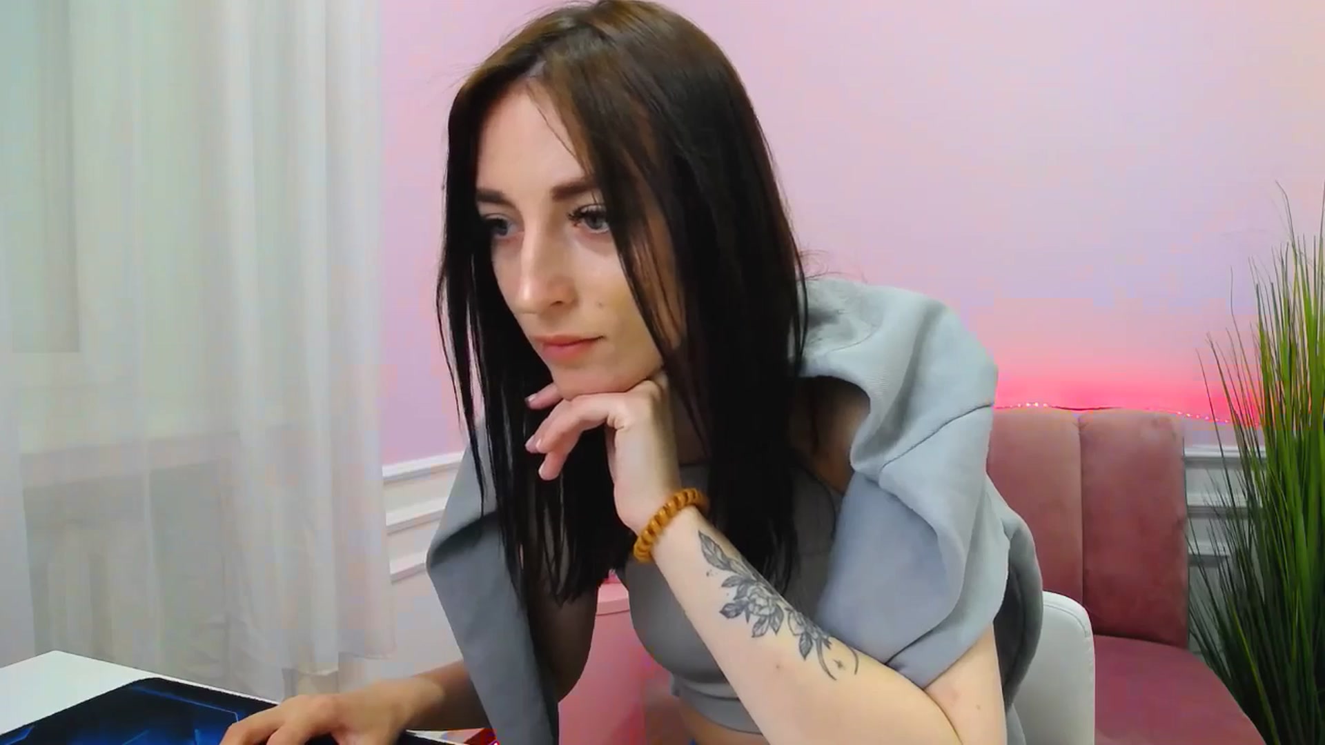 Gallery image thumbnail from KiiraDream's myfreecams stream on, 05/03/2025, 09:57 image 7 of 20