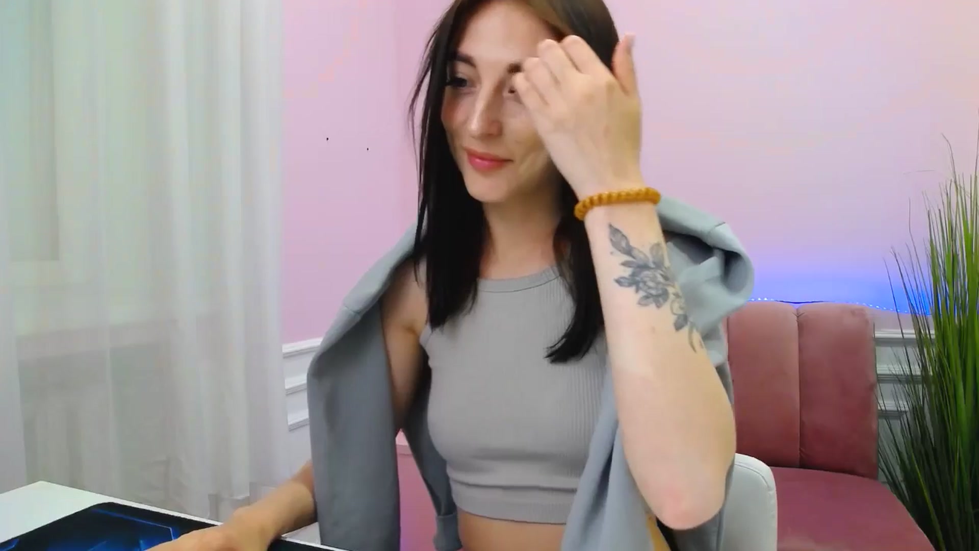 Gallery image thumbnail from KiiraDream's myfreecams stream on, 05/03/2025, 09:57 image 16 of 20