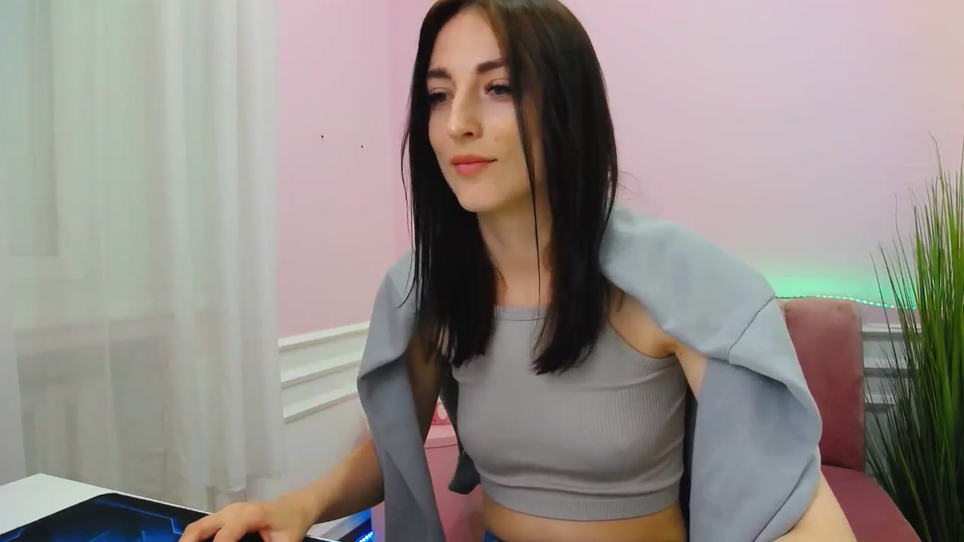 Gallery image thumbnail from KiiraDream's myfreecams stream on, 05/03/2025, 09:57 image 10 of 20