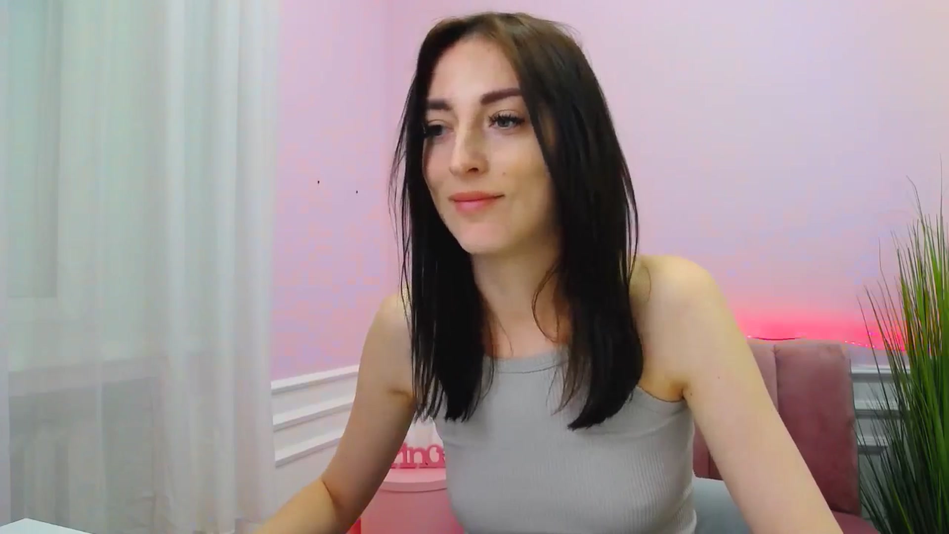 Gallery image thumbnail from KiiraDream's myfreecams stream on, 05/03/2025, 11:10 image 4 of 20