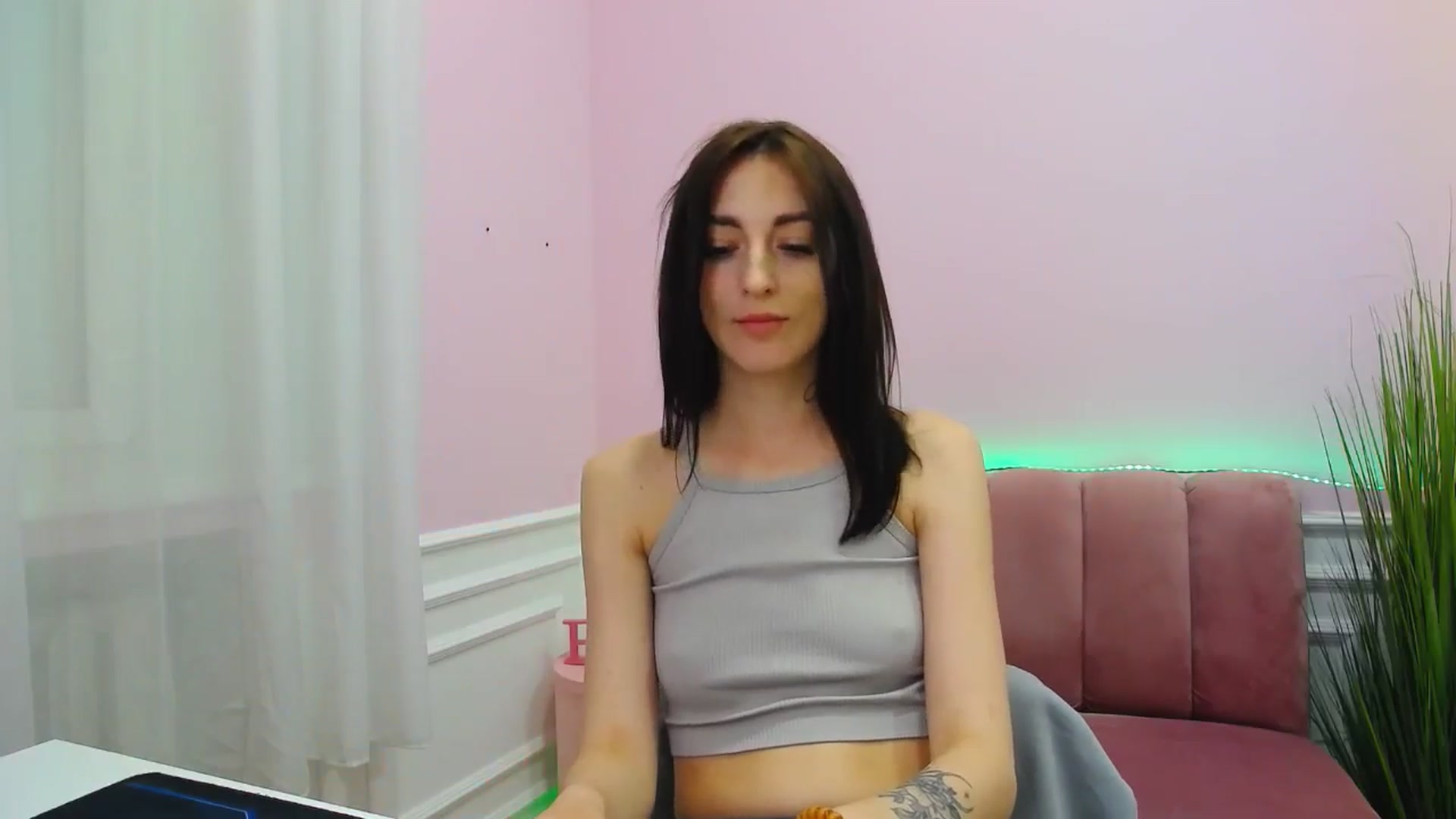 Gallery image thumbnail from KiiraDream's myfreecams stream on, 05/03/2025, 11:10 image 17 of 20