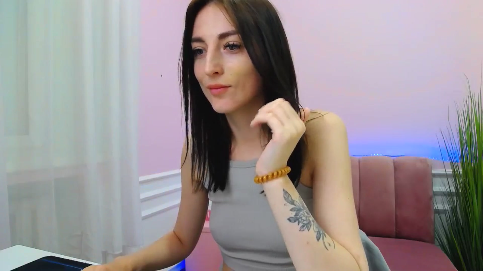 Gallery image thumbnail from KiiraDream's myfreecams stream on, 05/03/2025, 11:10 image 14 of 20