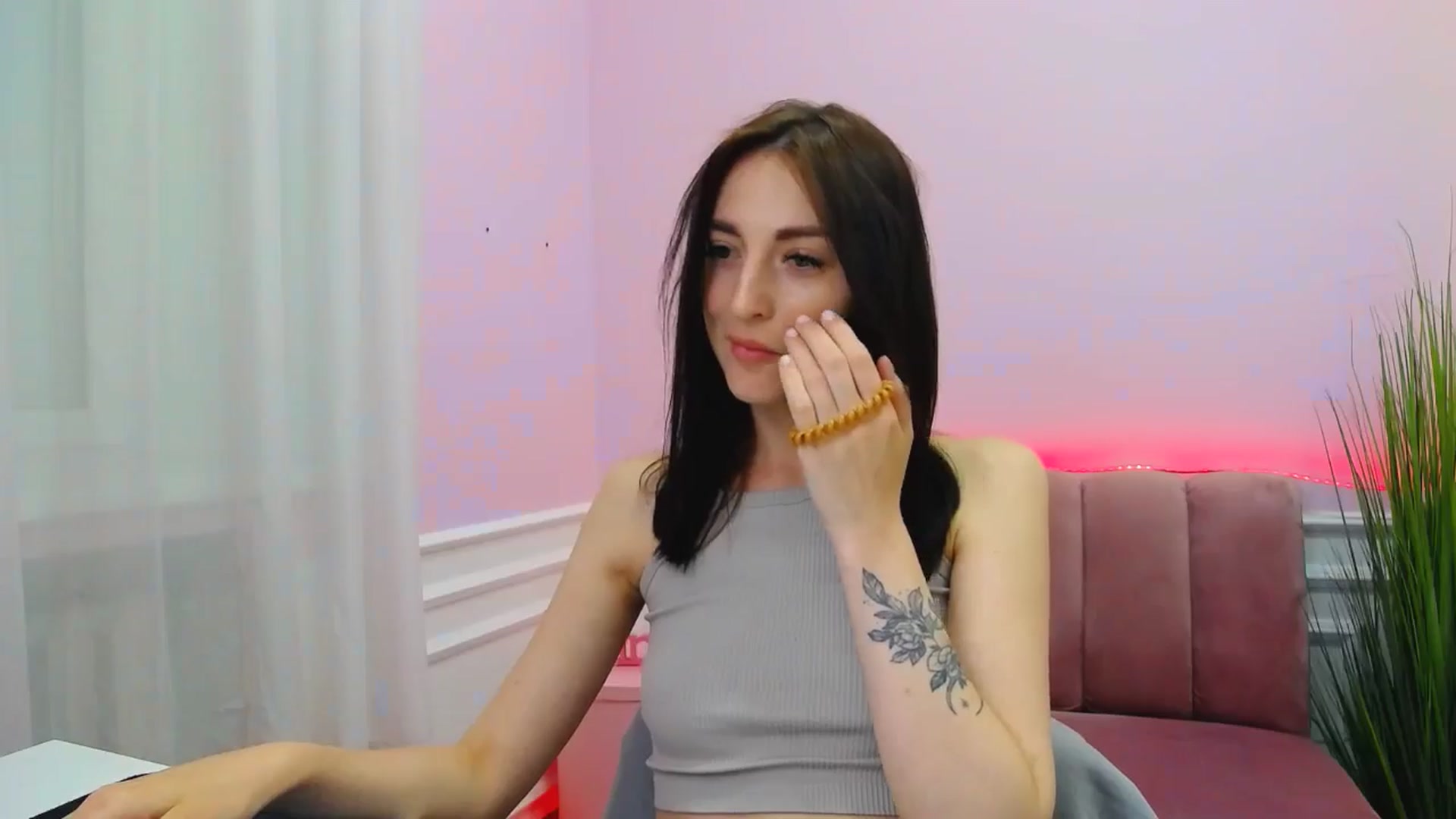 Gallery image thumbnail from KiiraDream's myfreecams stream on, 05/03/2025, 11:10 image 10 of 20