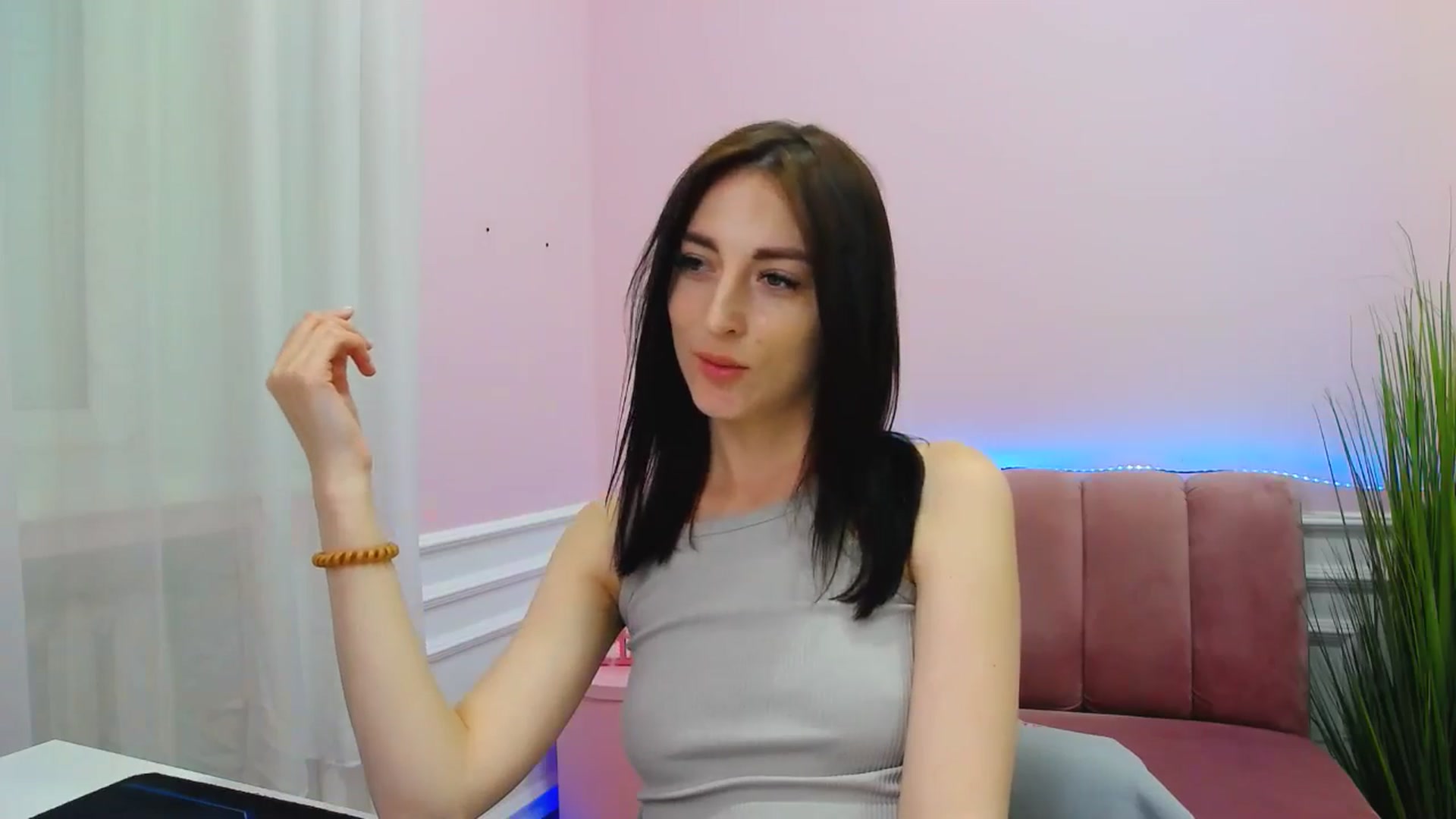 Gallery image thumbnail from KiiraDream's myfreecams stream on, 05/03/2025, 11:10 image 7 of 20