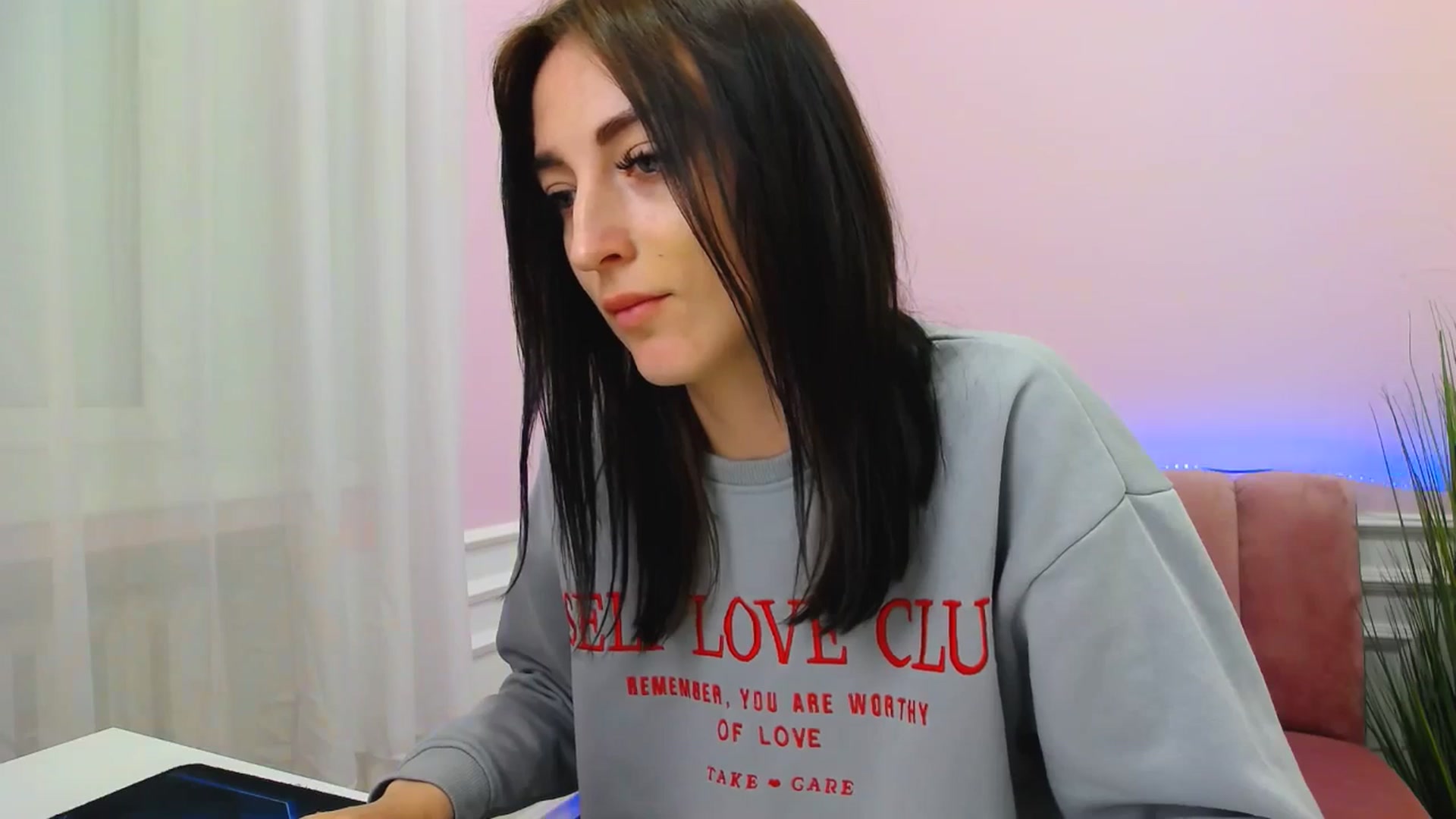 Gallery image thumbnail from KiiraDream's myfreecams stream on, 05/03/2025, 11:55 image 19 of 20