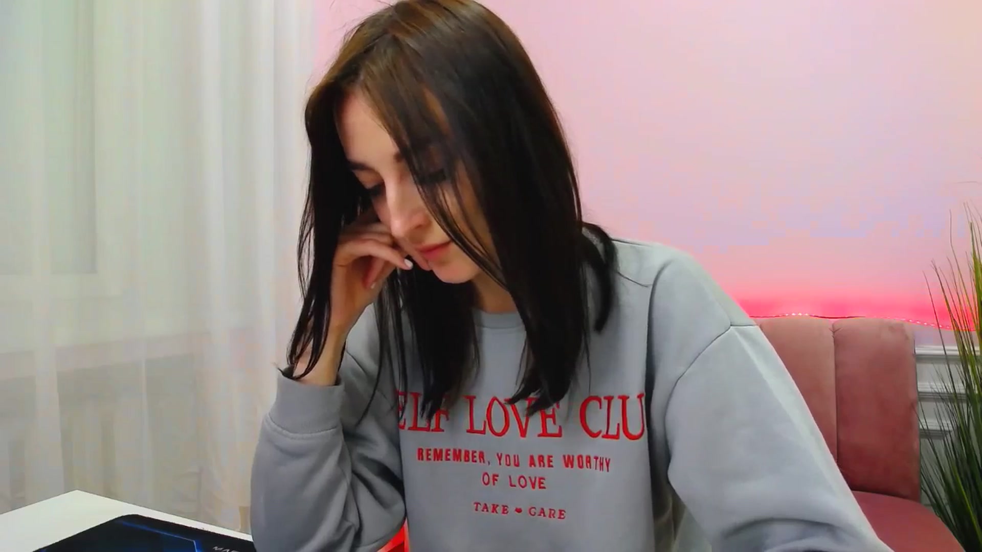 Gallery image thumbnail from KiiraDream's myfreecams stream on, 05/03/2025, 11:55 image 12 of 20