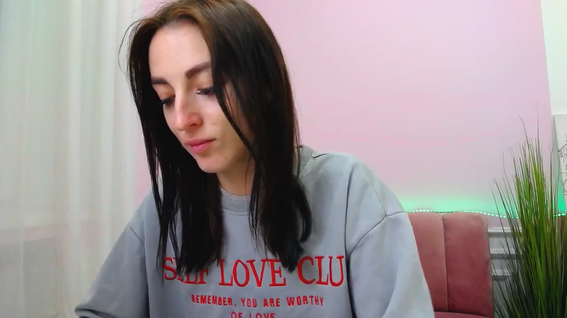 Gallery image thumbnail from KiiraDream's myfreecams stream on, 05/04/2025, 12:00 image 6 of 20