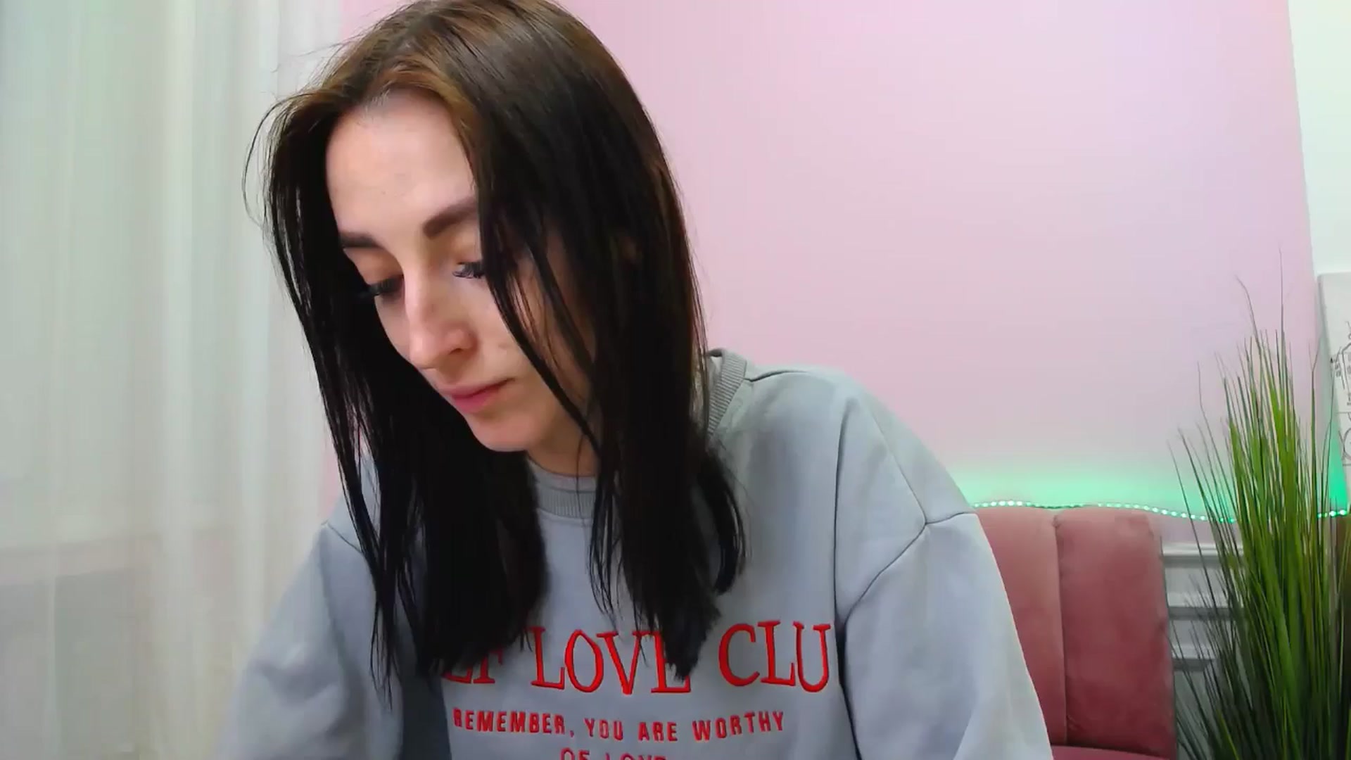 Gallery image thumbnail from KiiraDream's myfreecams stream on, 05/04/2025, 12:00 image 7 of 20