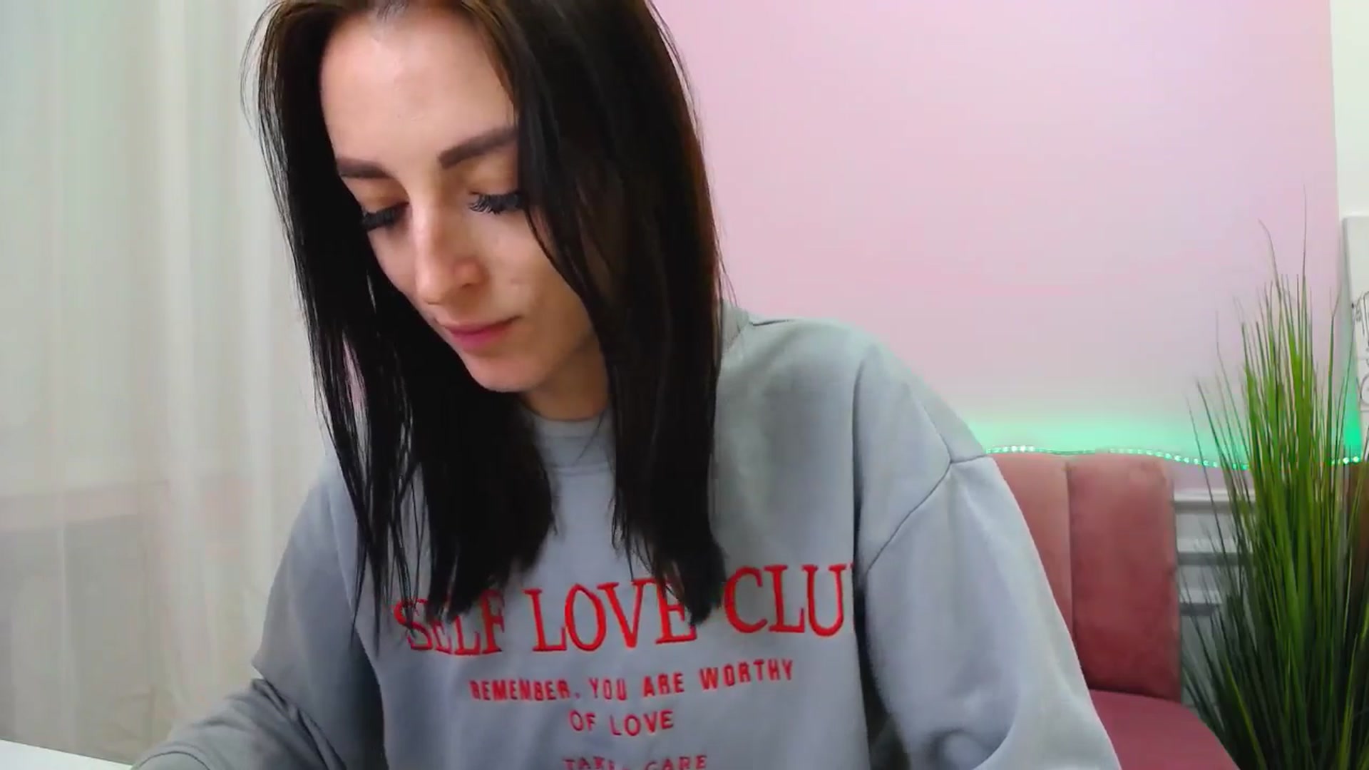Gallery image thumbnail from KiiraDream's myfreecams stream on, 05/04/2025, 12:00 image 12 of 20