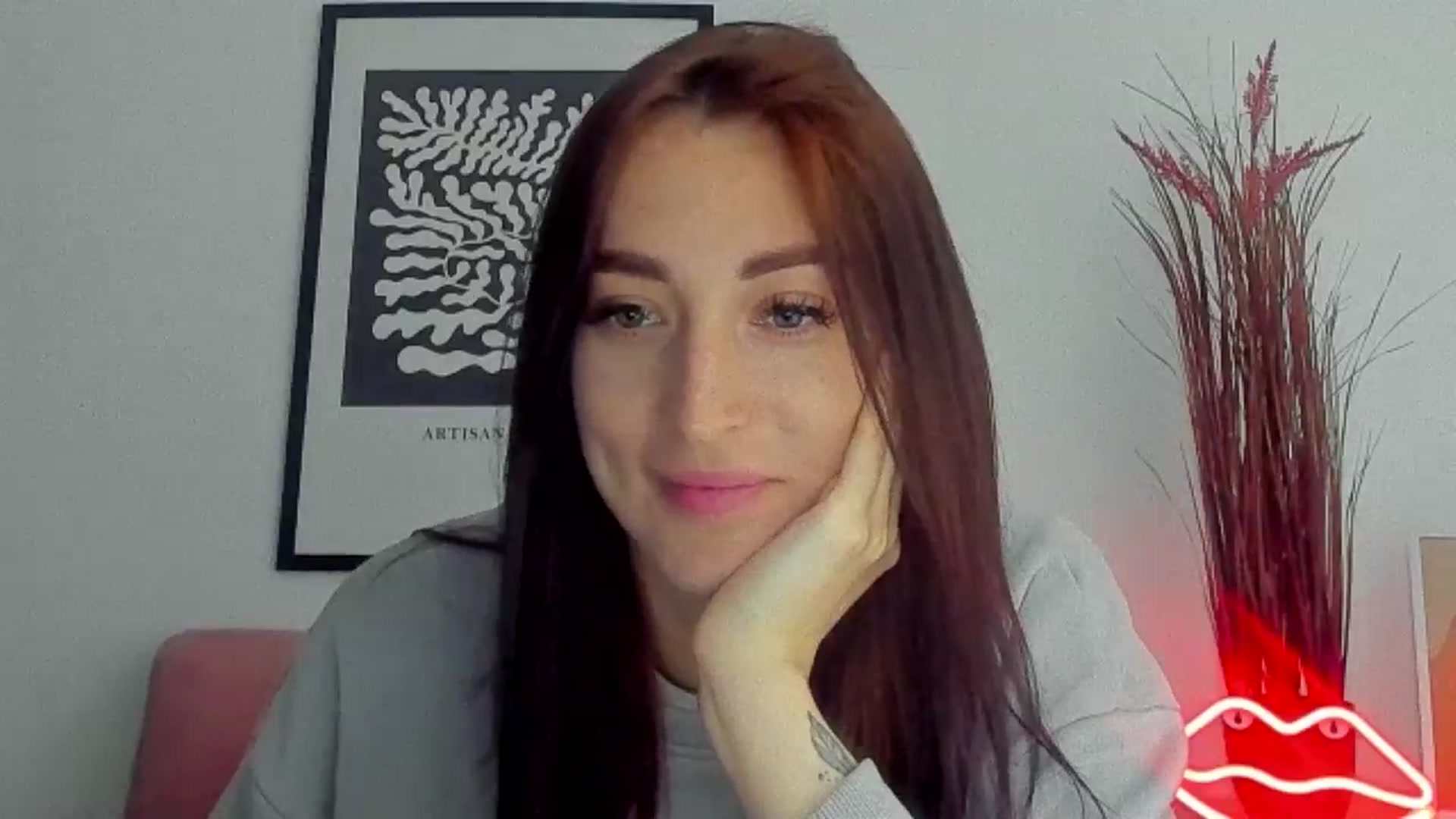 Gallery image thumbnail from KiiraDream's myfreecams stream on, 05/05/2025, 12:23 image 10 of 20