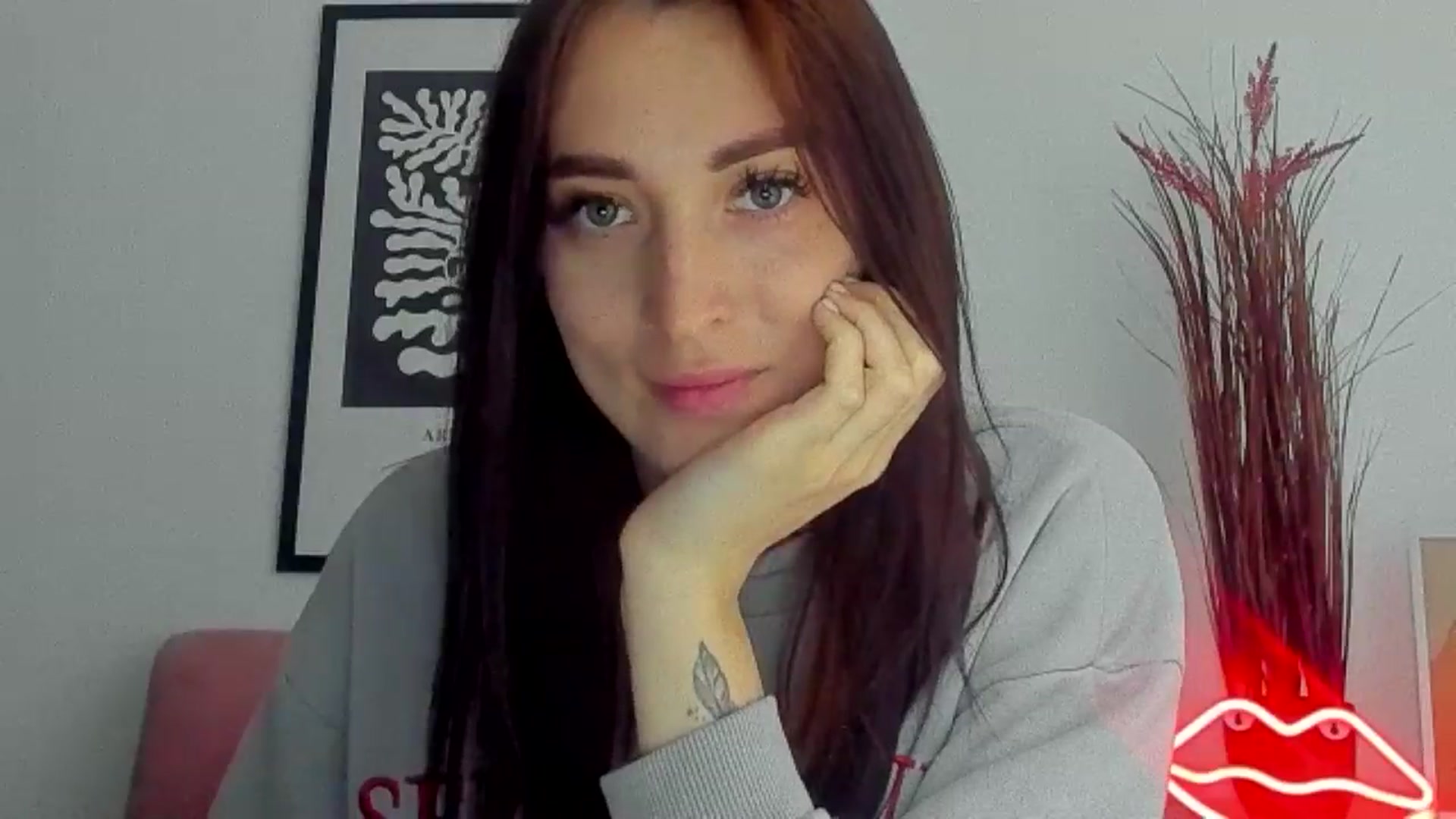 Gallery image thumbnail from KiiraDream's myfreecams stream on, 05/05/2025, 12:23 image 13 of 20