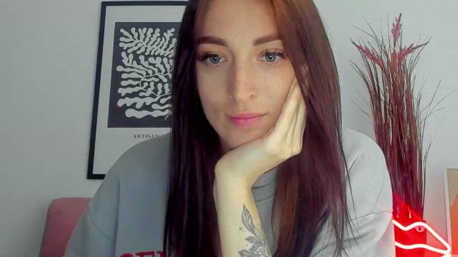 Gallery image thumbnail from KiiraDream's myfreecams stream on, 05/05/2025, 12:54 image 7 of 20