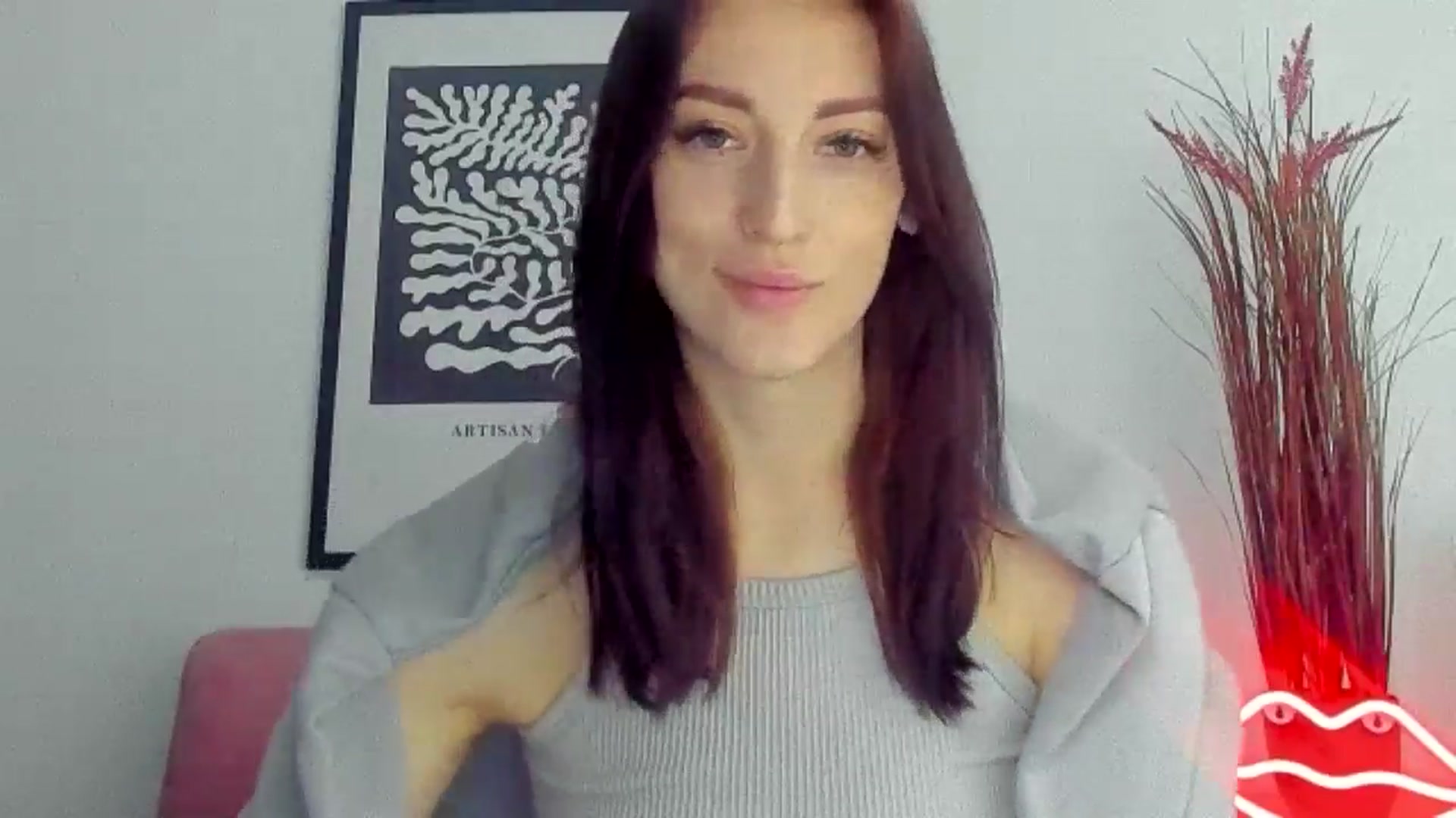 Gallery image thumbnail from KiiraDream's myfreecams stream on, 05/06/2025, 08:59 image 15 of 20