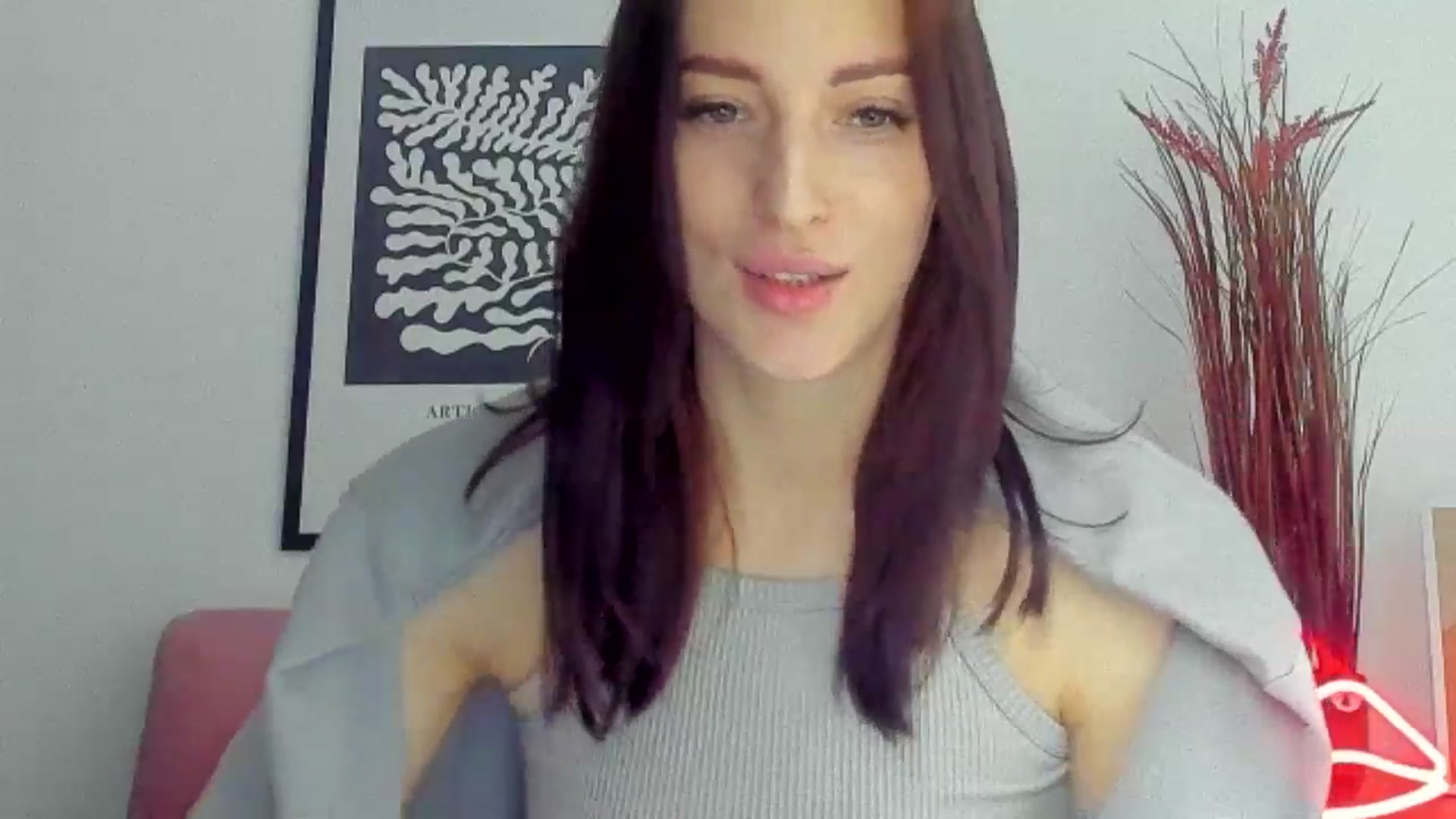 Gallery image thumbnail from KiiraDream's myfreecams stream on, 05/06/2025, 09:44 image 9 of 20