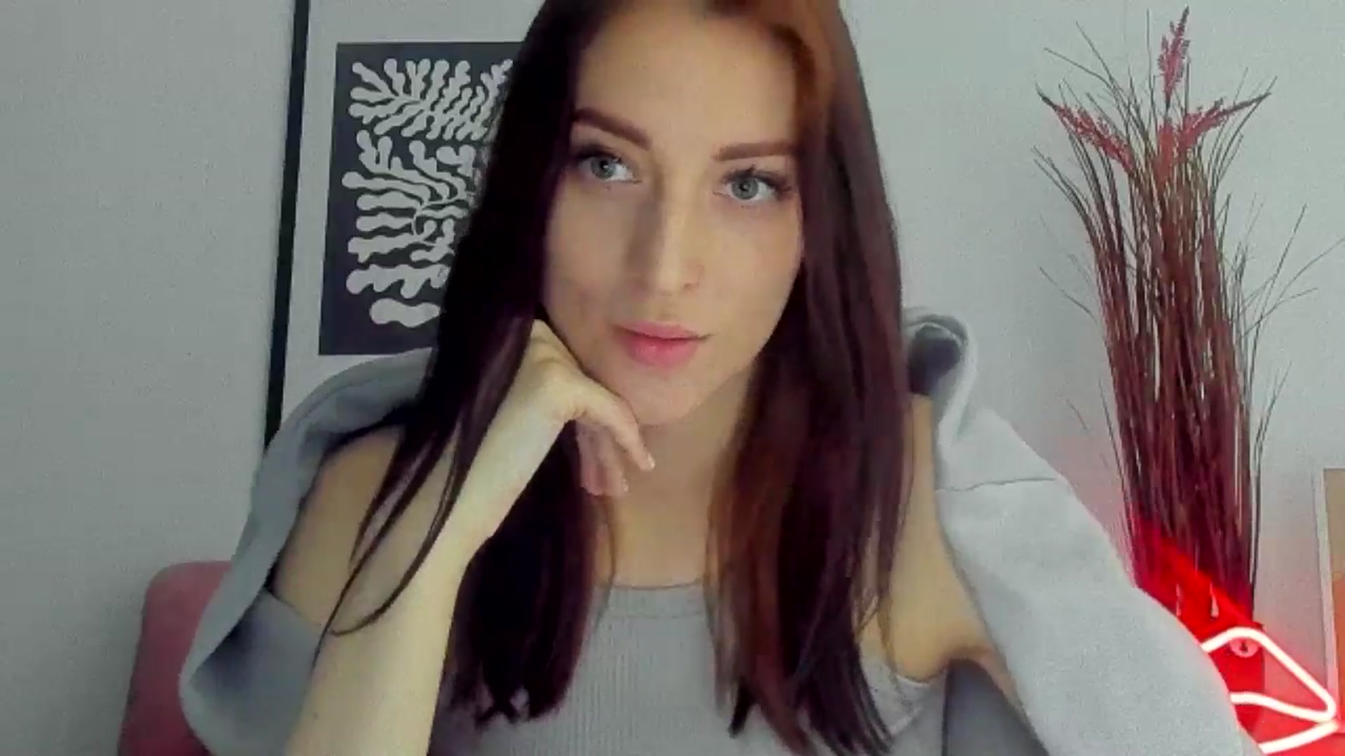 Gallery image thumbnail from KiiraDream's myfreecams stream on, 05/06/2025, 09:44 image 3 of 20