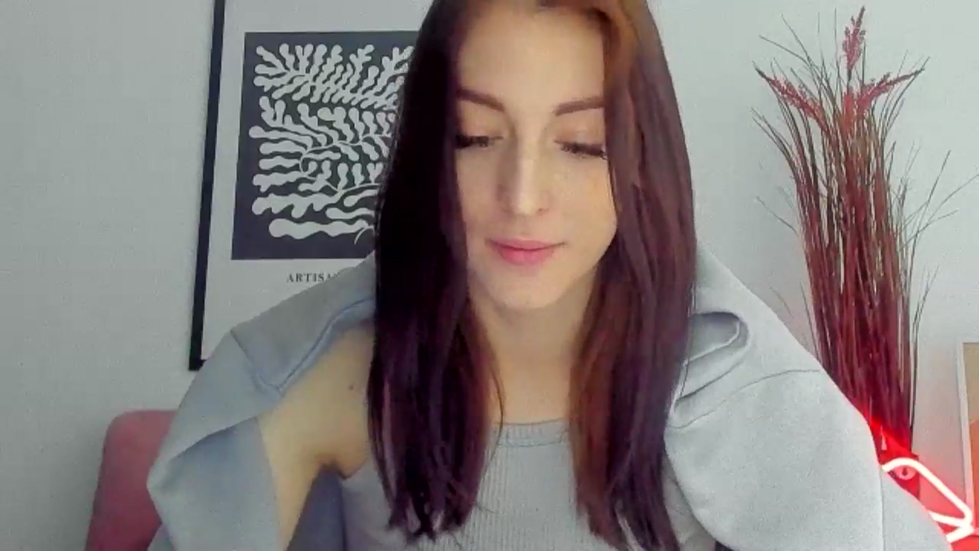 Gallery image thumbnail from KiiraDream's myfreecams stream on, 05/06/2025, 09:44 image 4 of 20