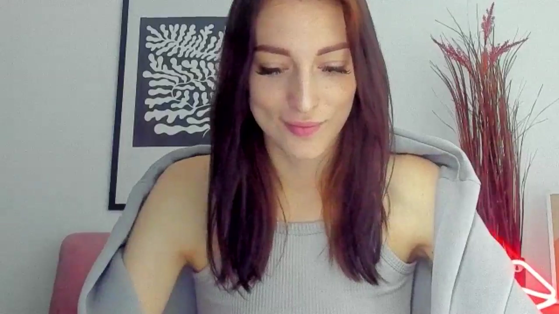 Gallery image thumbnail from KiiraDream's myfreecams stream on, 05/06/2025, 09:44 image 8 of 20