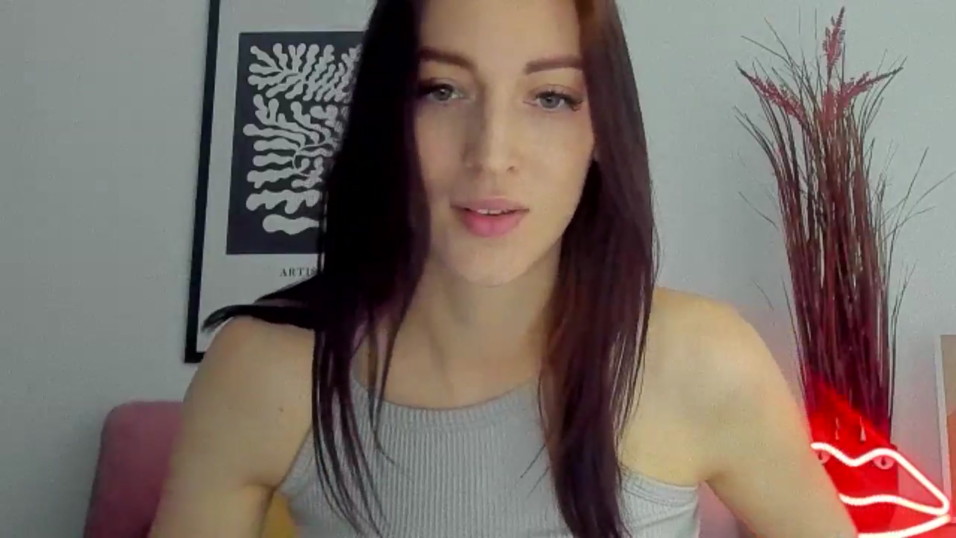 Gallery image thumbnail from KiiraDream's myfreecams stream on, 05/06/2025, 09:44 image 17 of 20
