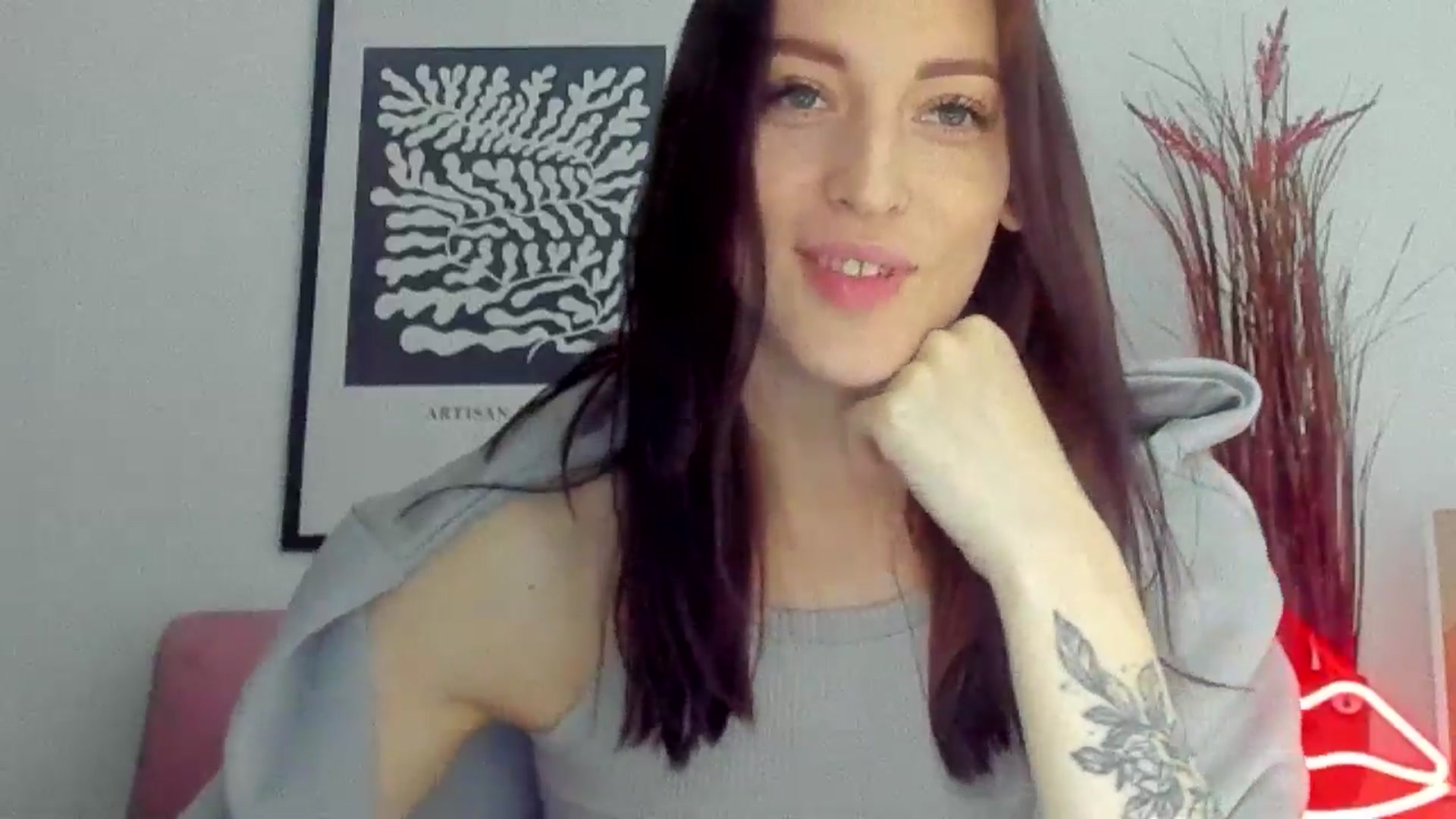 Gallery image thumbnail from KiiraDream's myfreecams stream on, 05/06/2025, 09:44 image 10 of 20