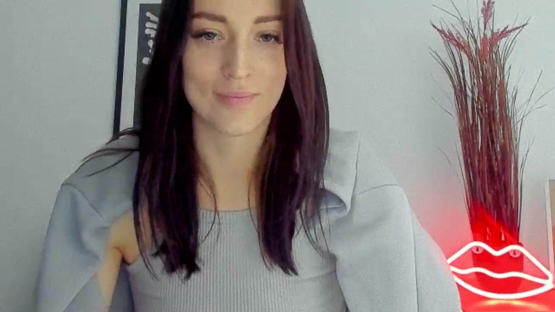 Gallery image thumbnail from KiiraDream's myfreecams stream on, 05/06/2025, 10:37 image 2 of 20