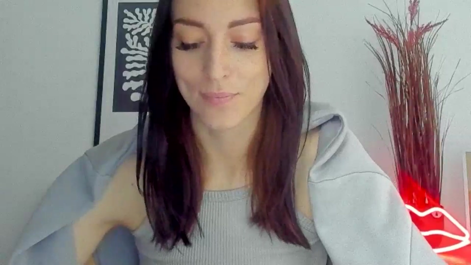 Gallery image thumbnail from KiiraDream's myfreecams stream on, 05/06/2025, 10:37 image 12 of 20