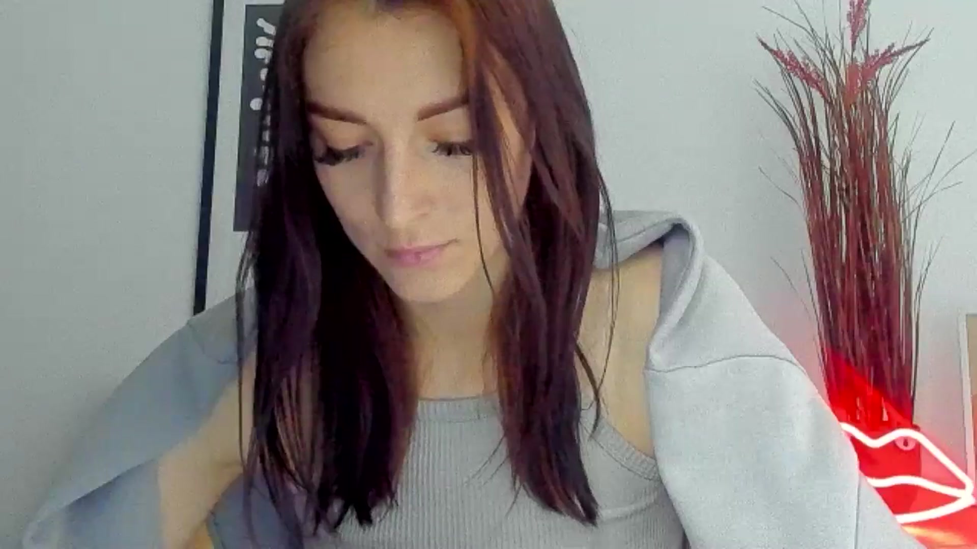 Gallery image thumbnail from KiiraDream's myfreecams stream on, 05/06/2025, 10:37 image 13 of 20