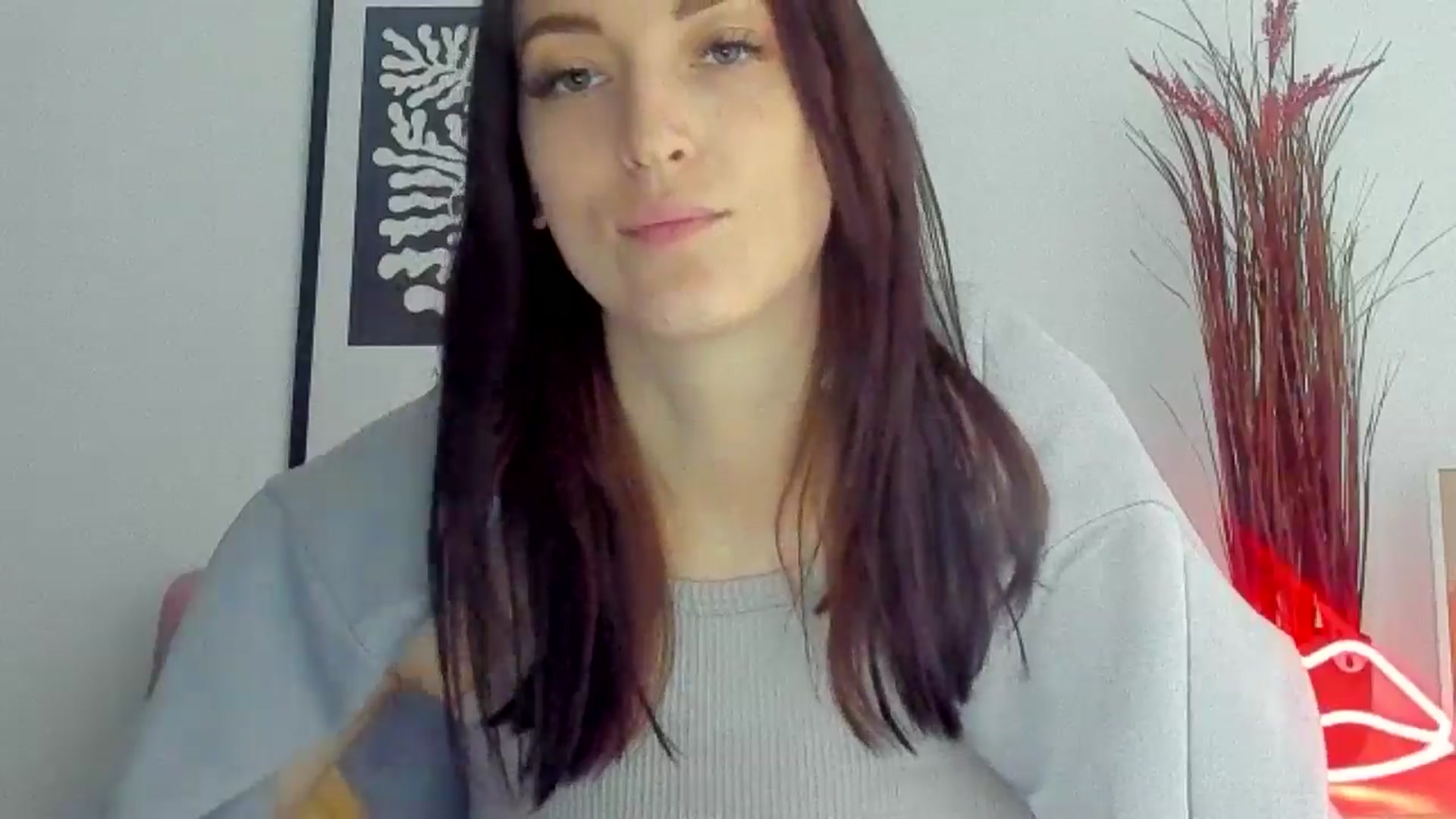 Gallery image thumbnail from KiiraDream's myfreecams stream on, 05/06/2025, 10:37 image 16 of 20