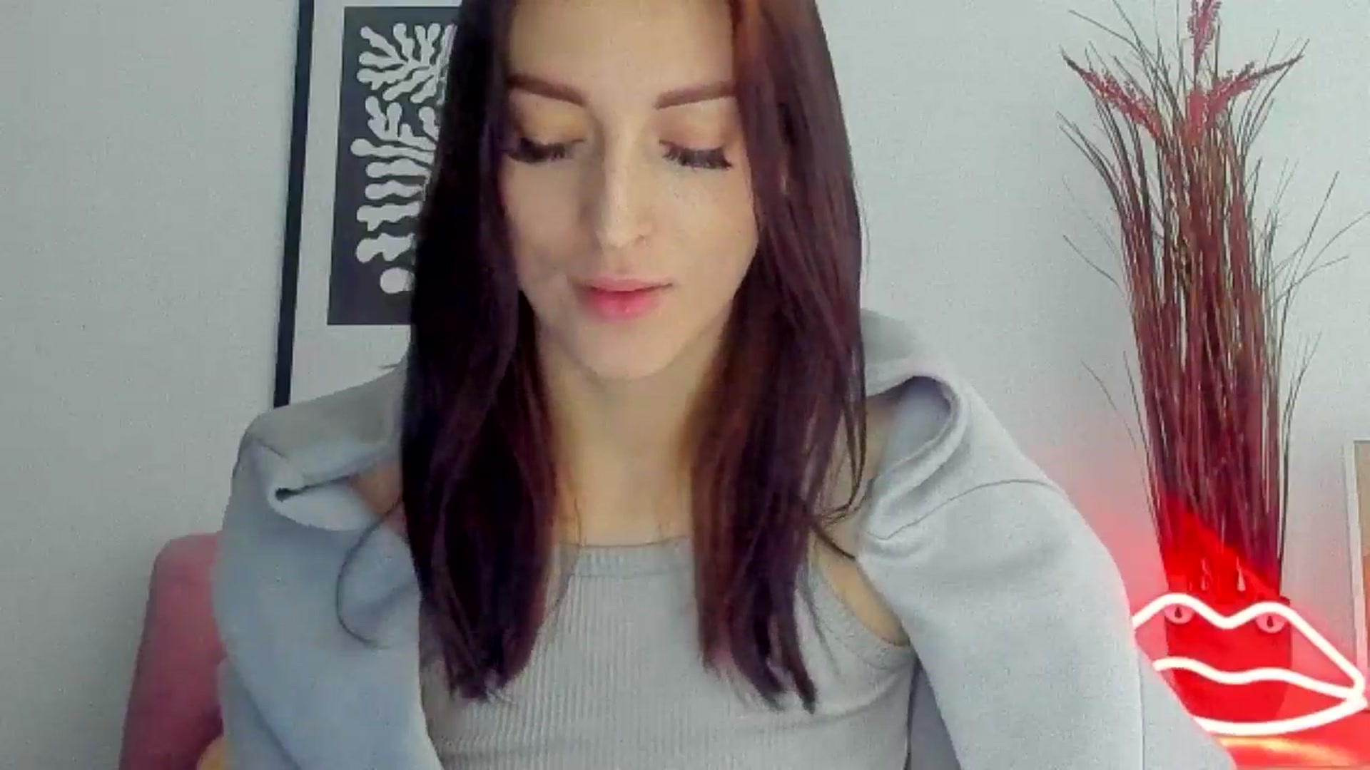 Gallery image thumbnail from KiiraDream's myfreecams stream on, 05/06/2025, 10:37 image 7 of 20
