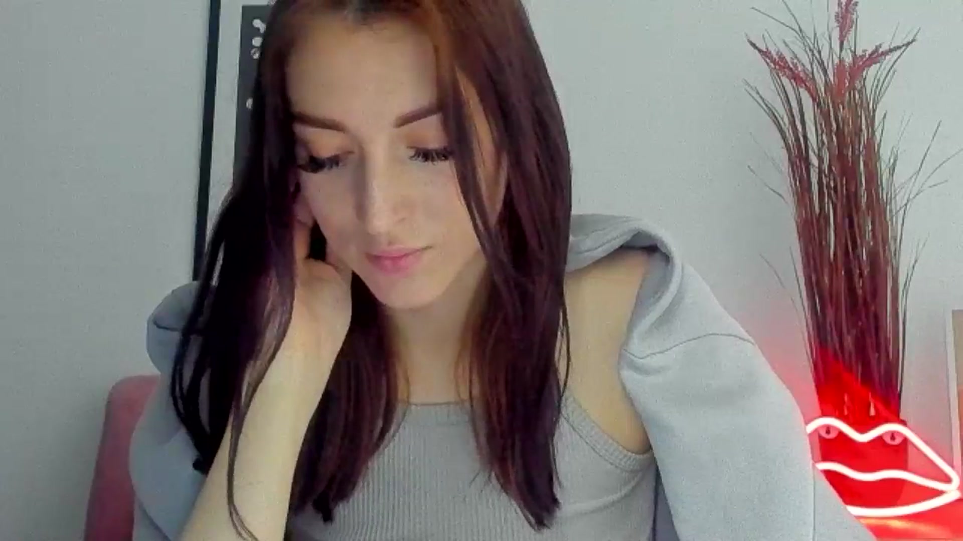 Gallery image thumbnail from KiiraDream's myfreecams stream on, 05/06/2025, 10:37 image 8 of 20