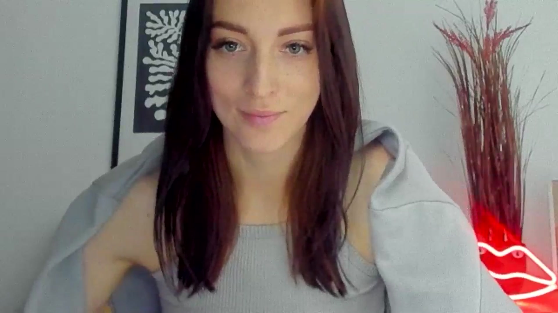 Gallery image thumbnail from KiiraDream's myfreecams stream on, 05/06/2025, 10:37 image 11 of 20