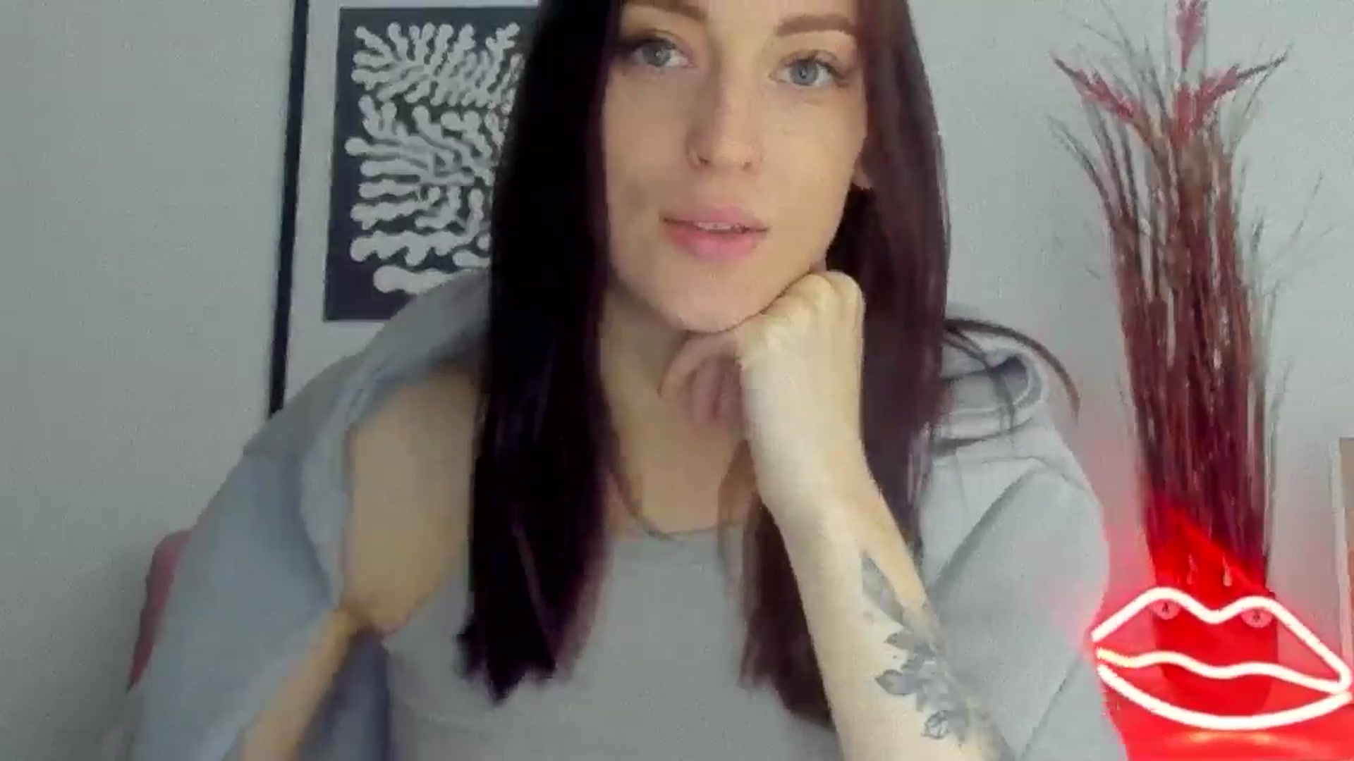 Gallery image thumbnail from KiiraDream's myfreecams stream on, 05/06/2025, 10:37 image 18 of 20