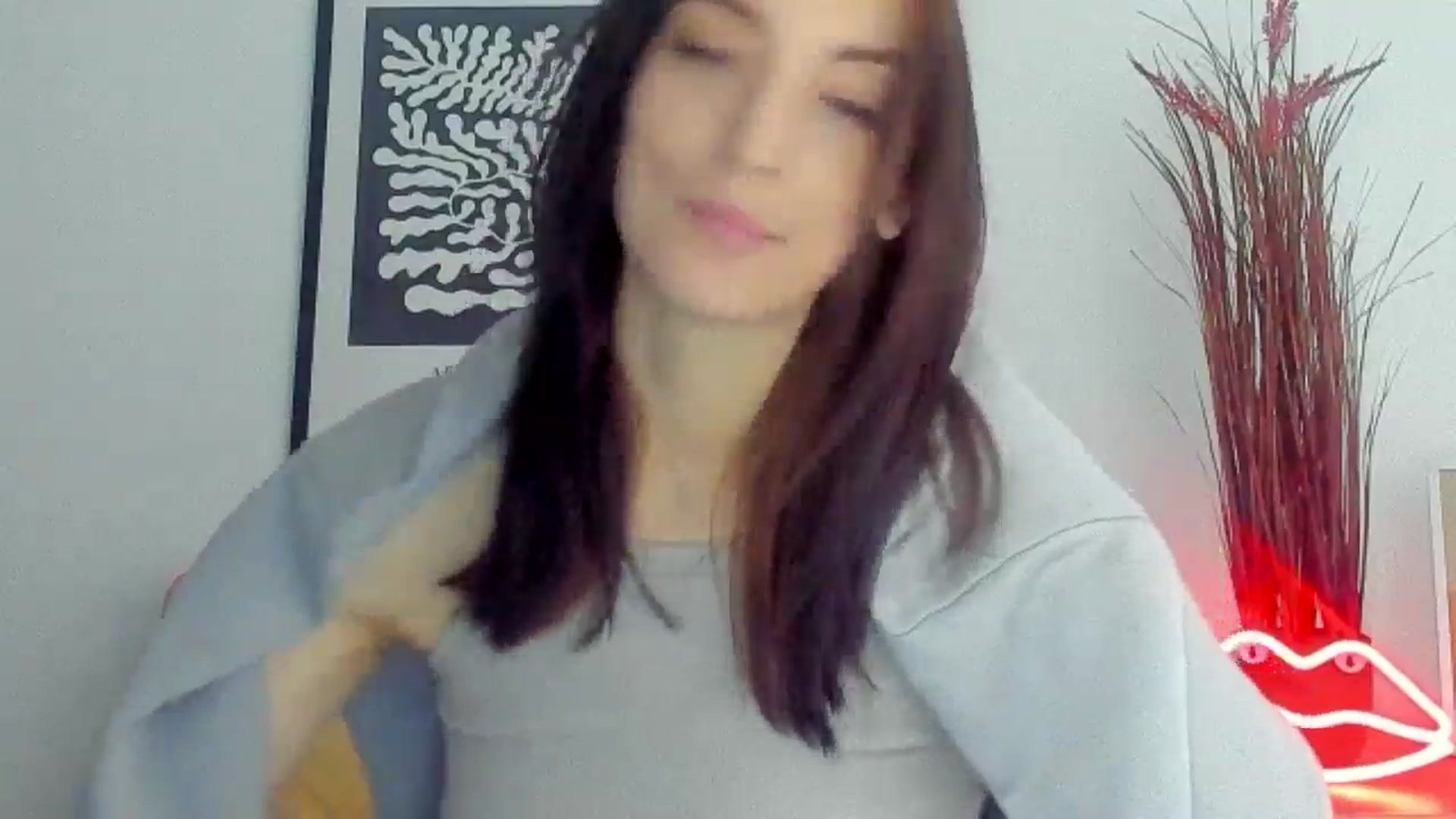 Gallery image thumbnail from KiiraDream's myfreecams stream on, 05/06/2025, 10:37 image 17 of 20