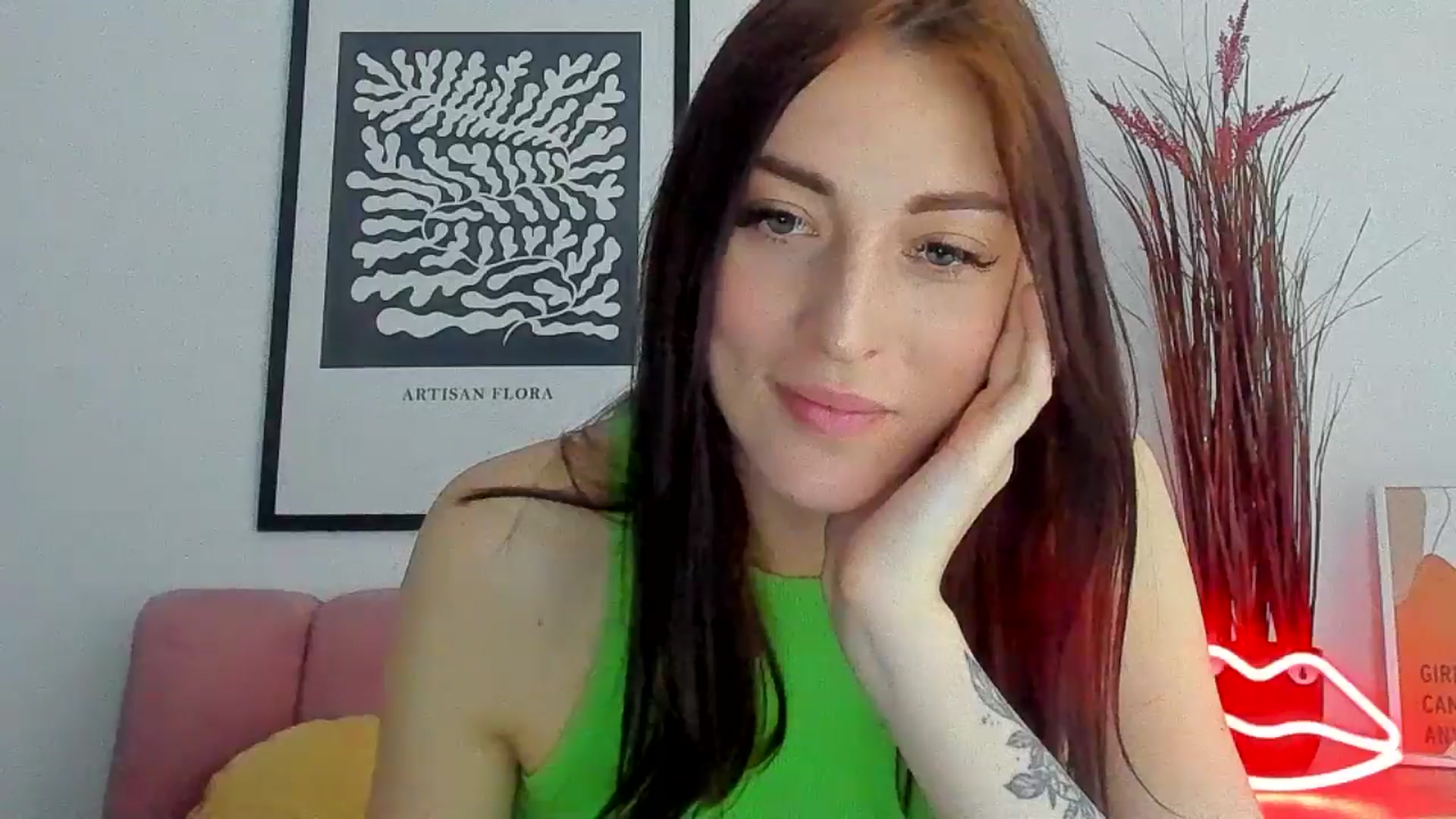Gallery image thumbnail from KiiraDream's myfreecams stream on, 05/07/2025, 11:12 image 14 of 20