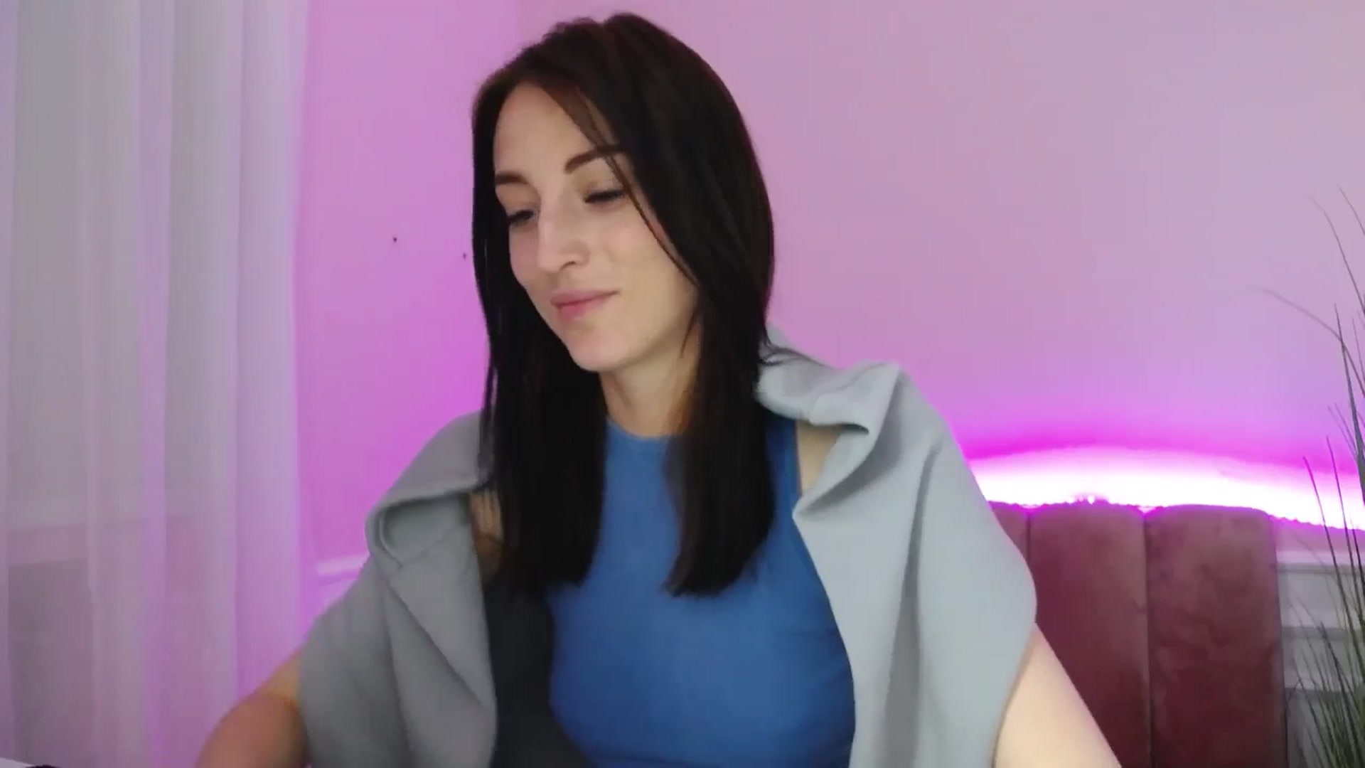 Gallery image thumbnail from KiiraDream's myfreecams stream on, 05/11/2025, 11:19 image 4 of 20