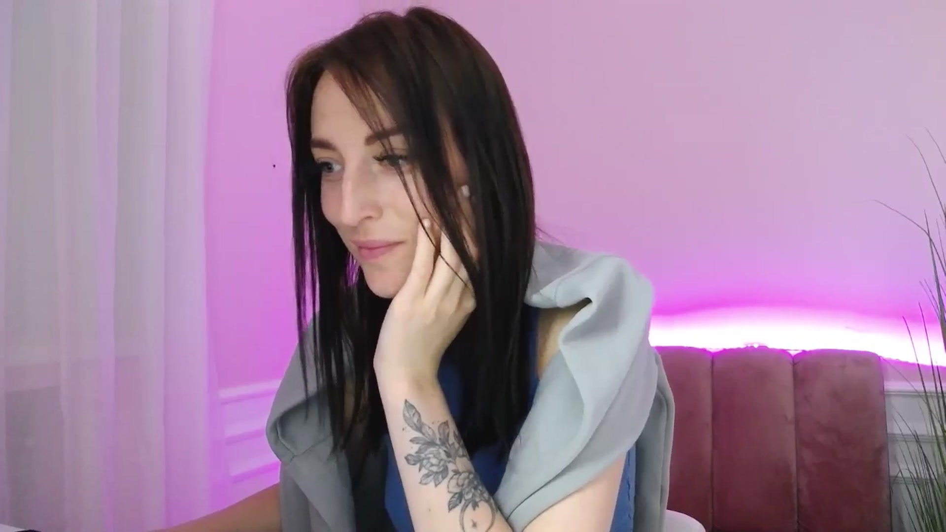 Gallery image thumbnail from KiiraDream's myfreecams stream on, 05/11/2025, 11:19 image 8 of 20